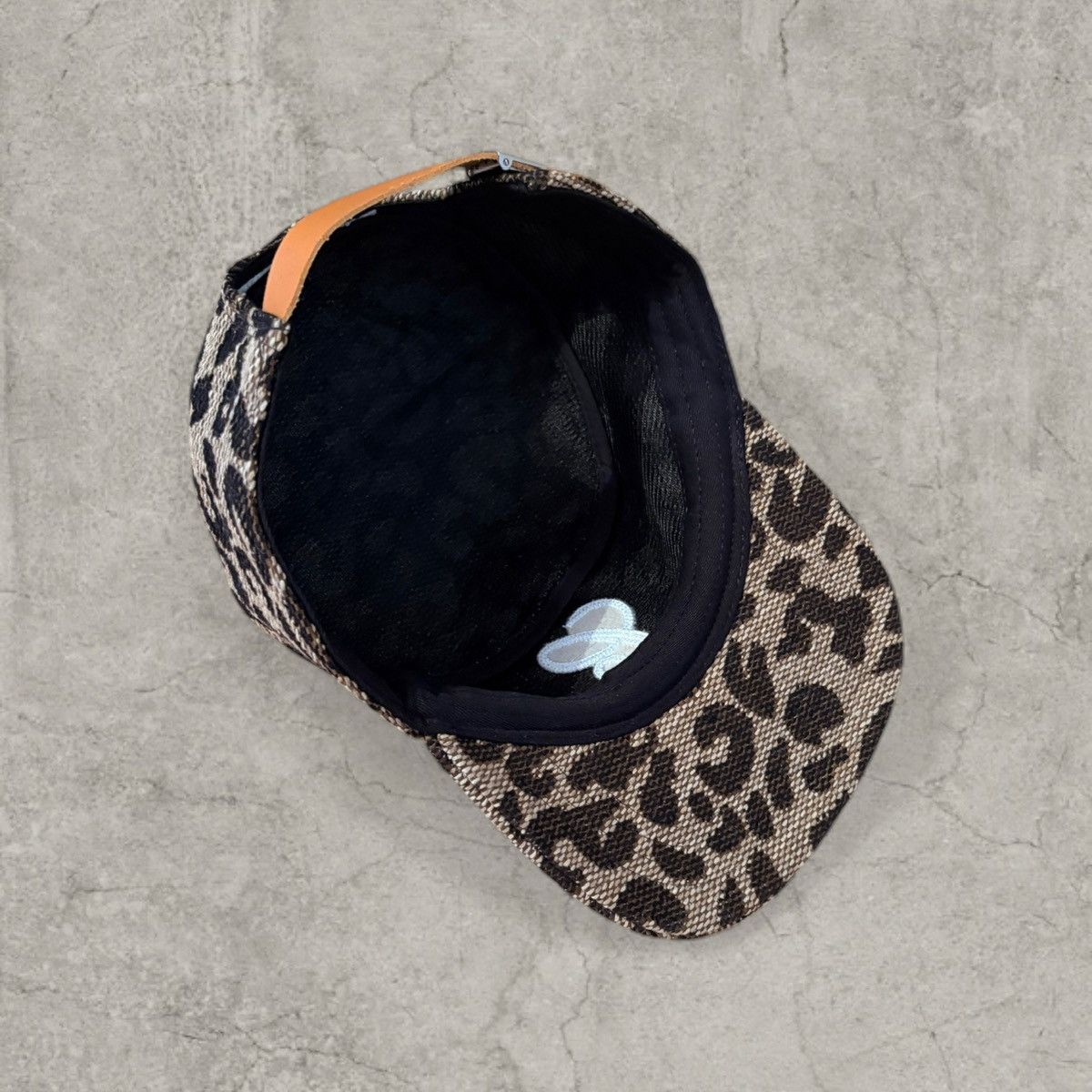Japanese Brand Cool vintage style flat cap, brown beige leopard. One size Size ONE SIZE - 5 Thumbnail