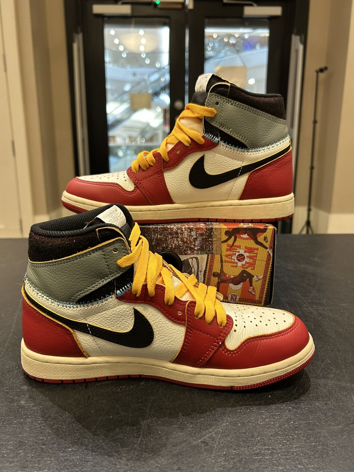 Jordan Brand Jordan 1 Retro ‘UN/LA Chicago Shadow’ Size US 7 / EU 40 - 2 Thumbnail