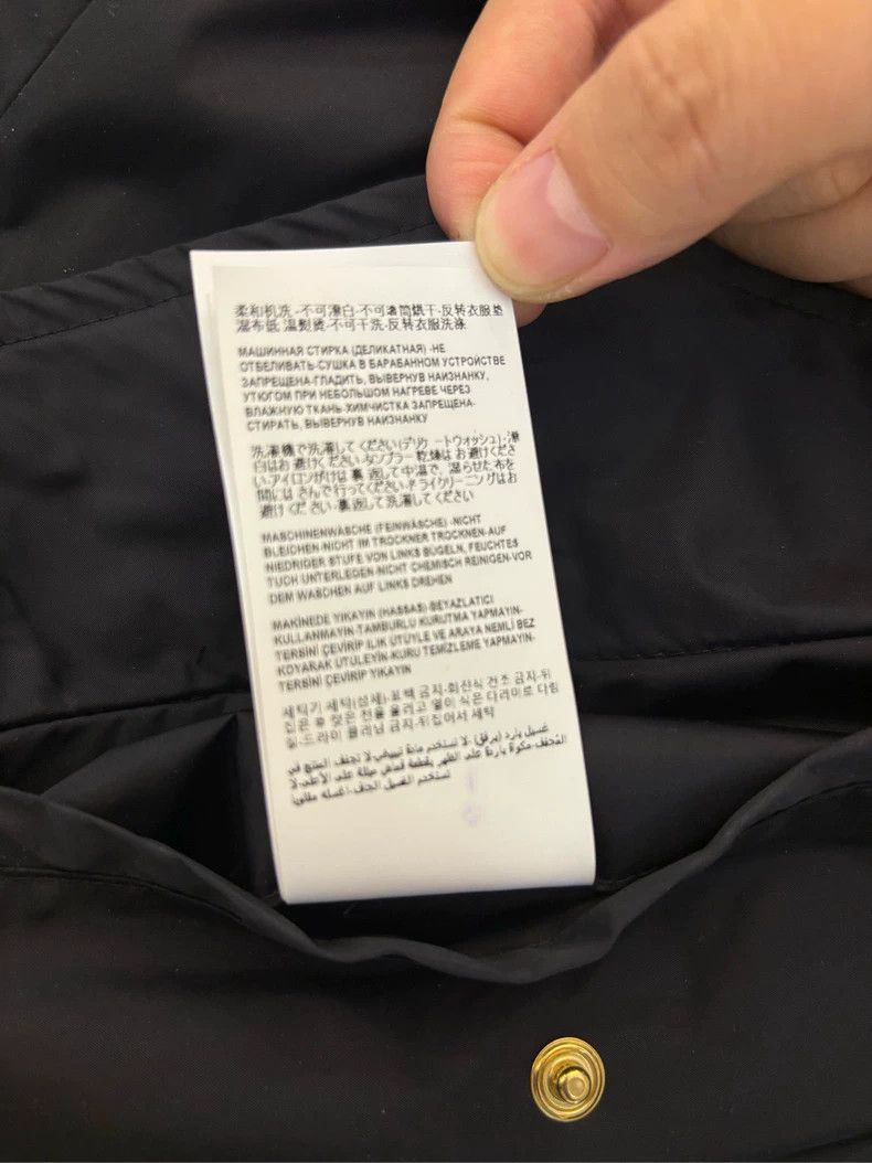Versace Versace Gold button-down windproof and waterproof black ja Size US S / EU 44-46 / 1 - 6 Thumbnail