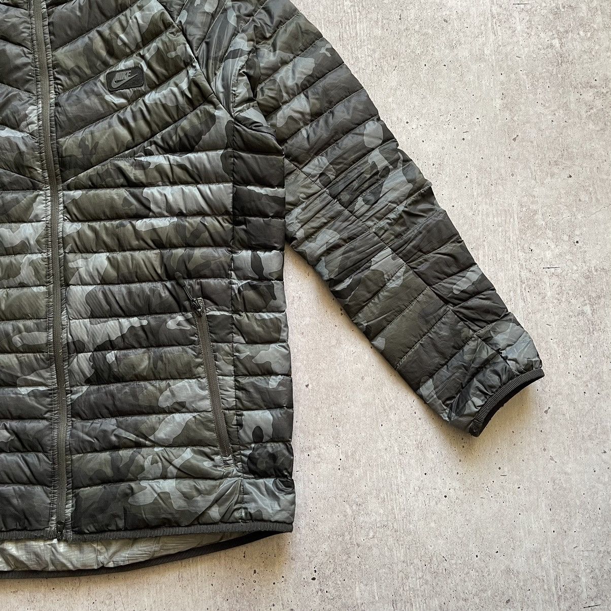 Nike Nike light puffer camo Size US L / EU 52-54 / 3 - 3 Thumbnail