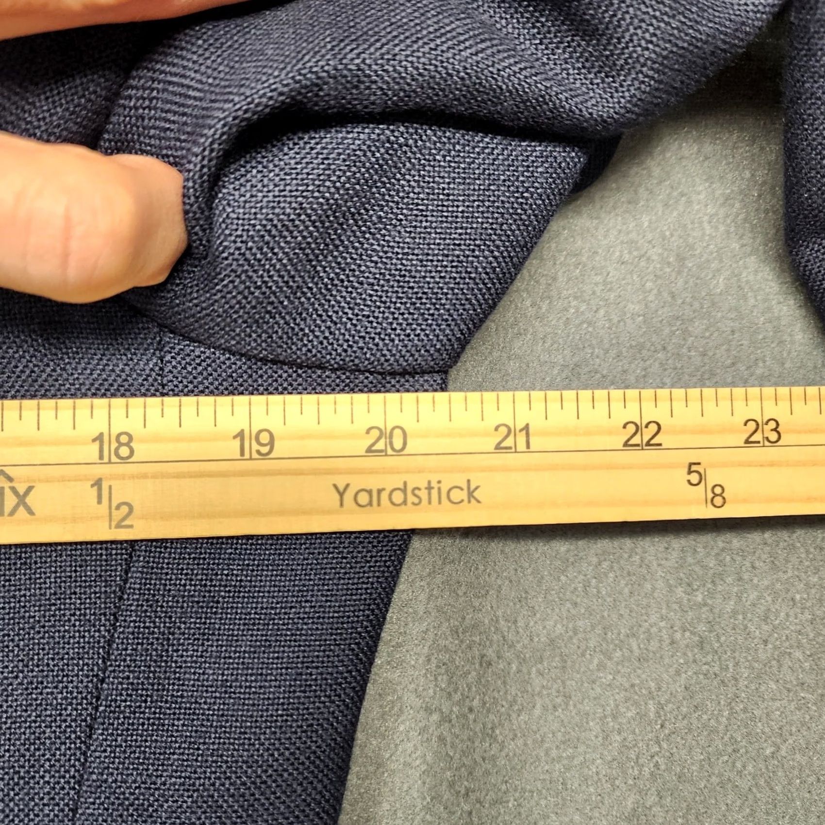 Haggar VINTAGE Haggar Blazer Mens 40 R Navy Blue Gold Button Gentlemans Fit Sport Coat USA Mens Size 40R - 6 Thumbnail