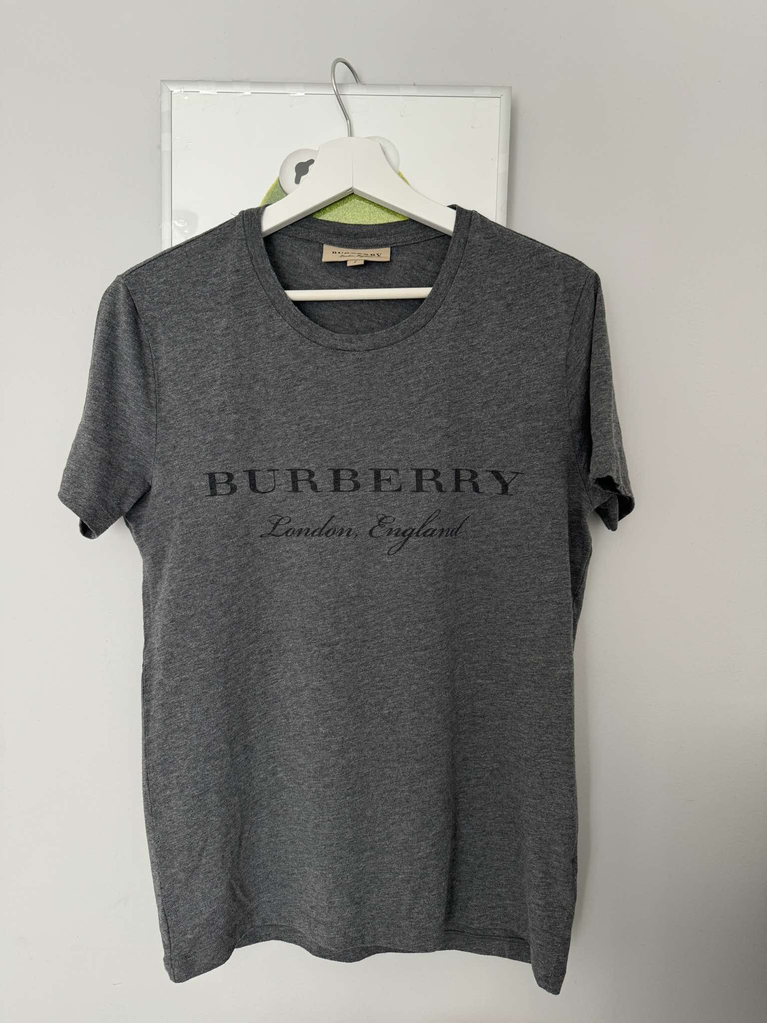 Burberry Burberry T-Shirt Size US S / EU 44-46 / 1 - 1 Thumbnail