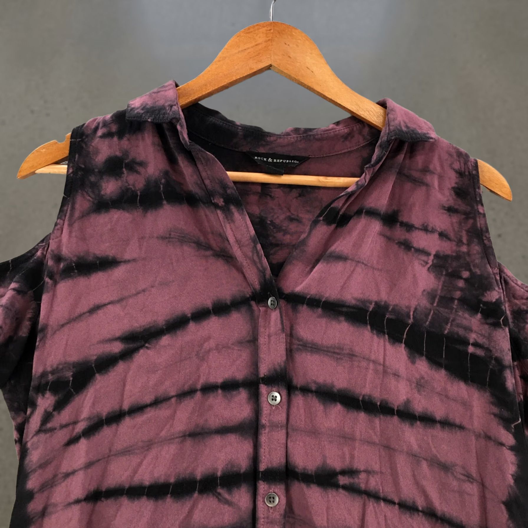 Vintage Rock & Republic Button-Up Shirt Womens Small Purple Tie Dye Cold Shoulder Blouse Size S / US 4 / IT 40 - 1 Thumbnail