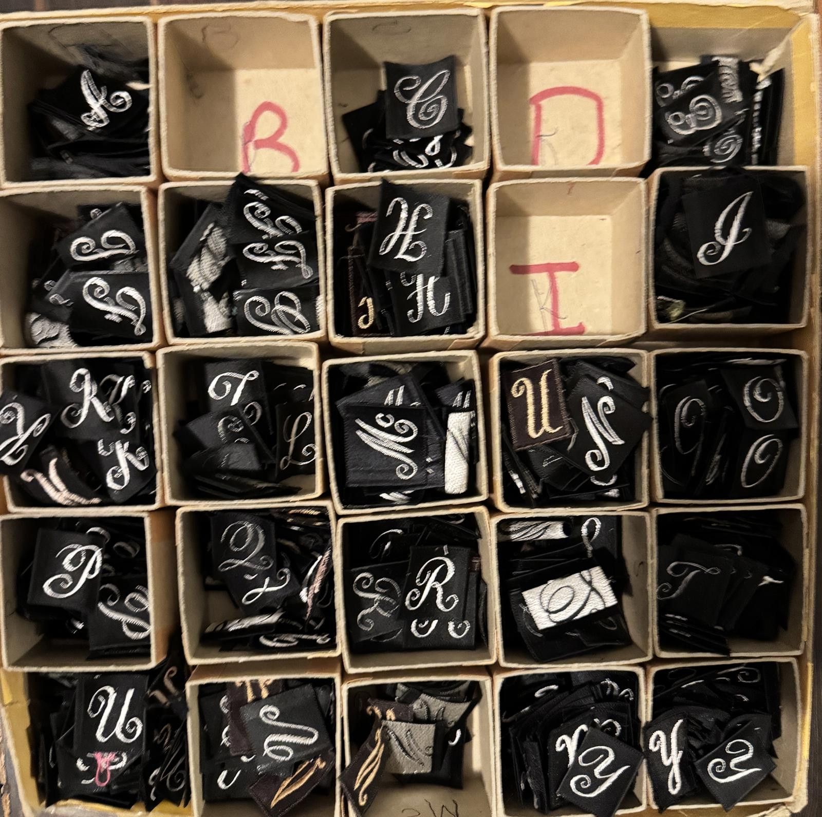 Designer Vintage 1950s Sew-On Alphabet Labels Fabric Tags Monogram Size ONE SIZE - 1 Thumbnail