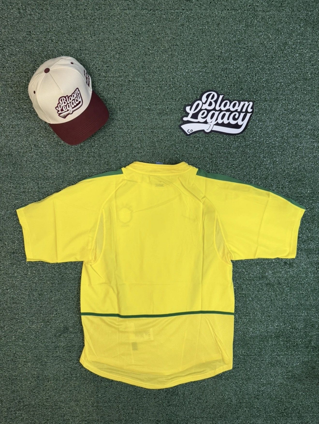 Nike Brazil 2002 Home Shirt - Authentic Nike PLAYER ISSUE - BNWT Size US L / EU 52-54 / 3 - 2 Thumbnail