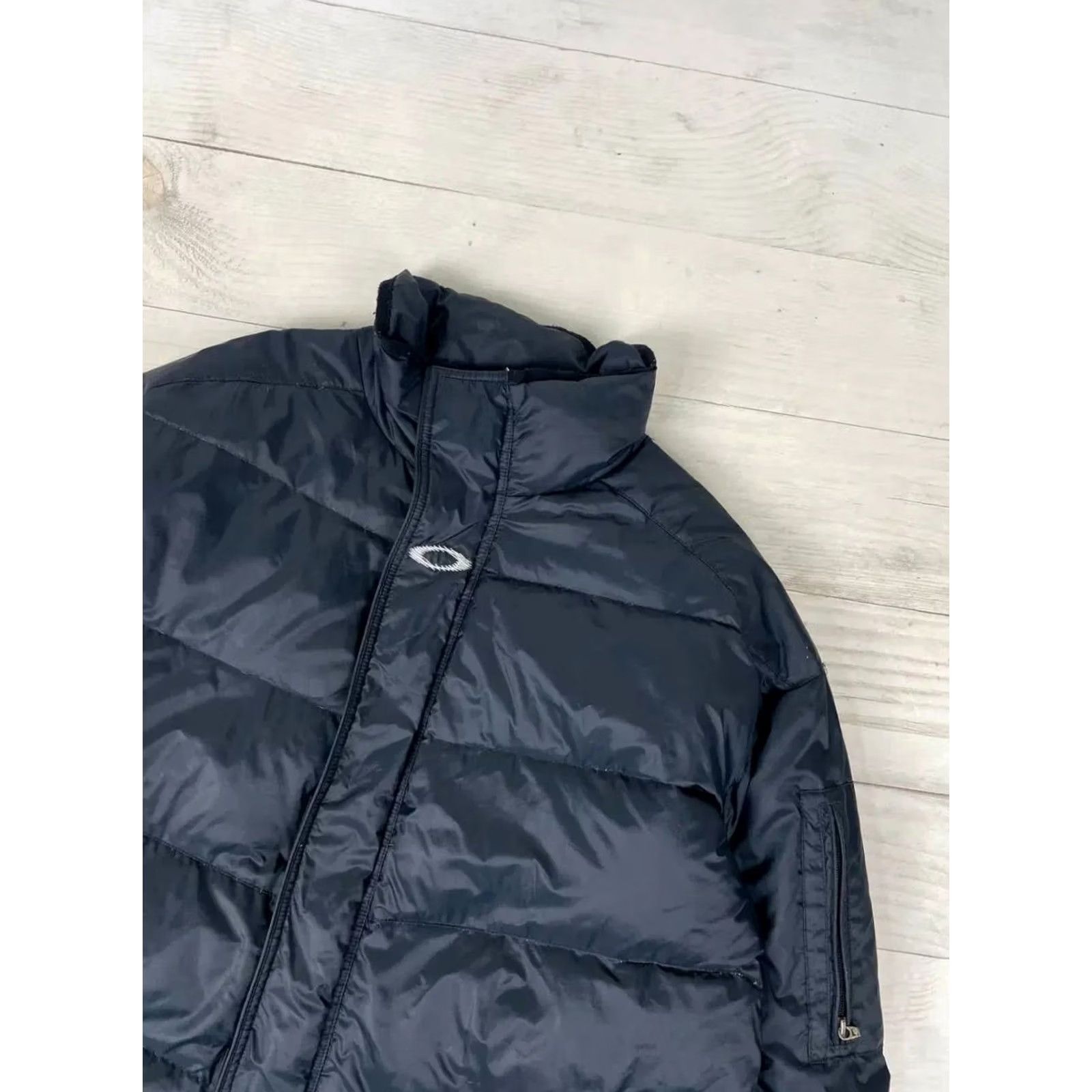 Oakley VINTAGE Oakley Jacket Puffer Men Size M Black Down Winter Size US M / EU 48-50 / 2 - 2 Thumbnail