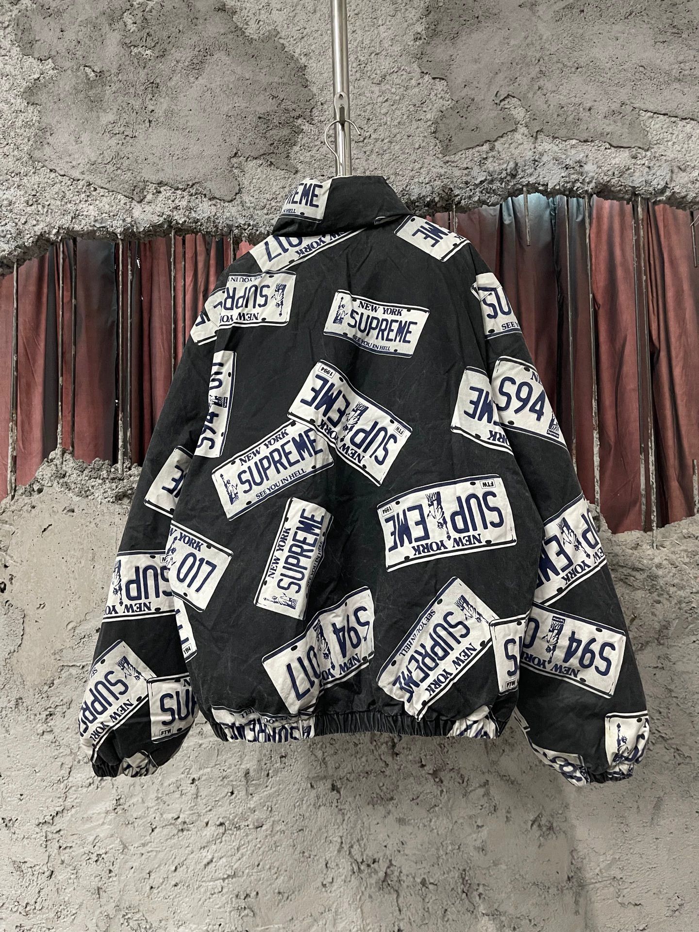 Supreme Supreme down jacket L Used Size US L / EU 52-54 / 3 - 2 Thumbnail