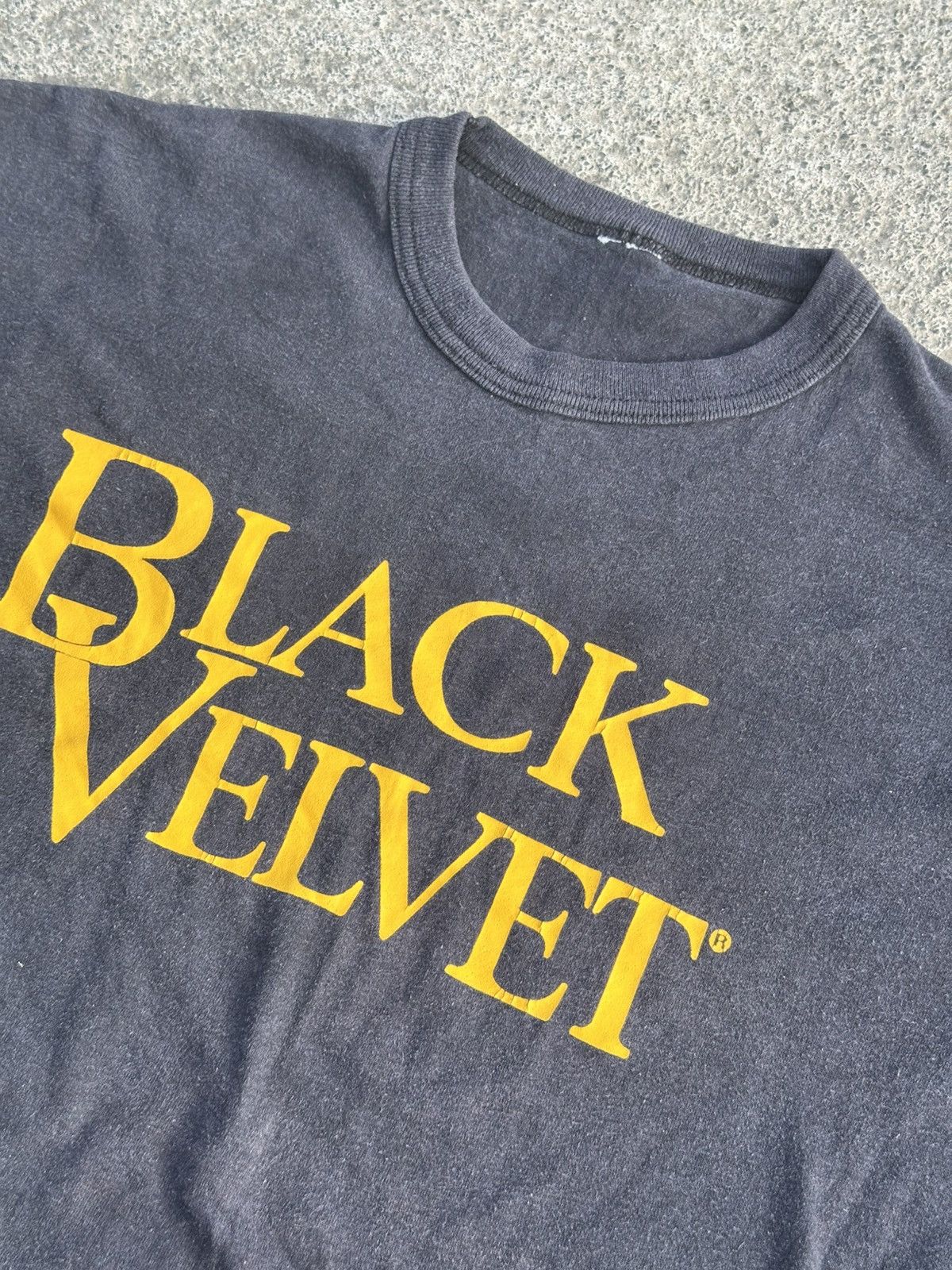 Other Vintage Black Velvet Canadian Whisky Promo T-shirt Size US L / EU 52-54 / 3 - 3 Thumbnail