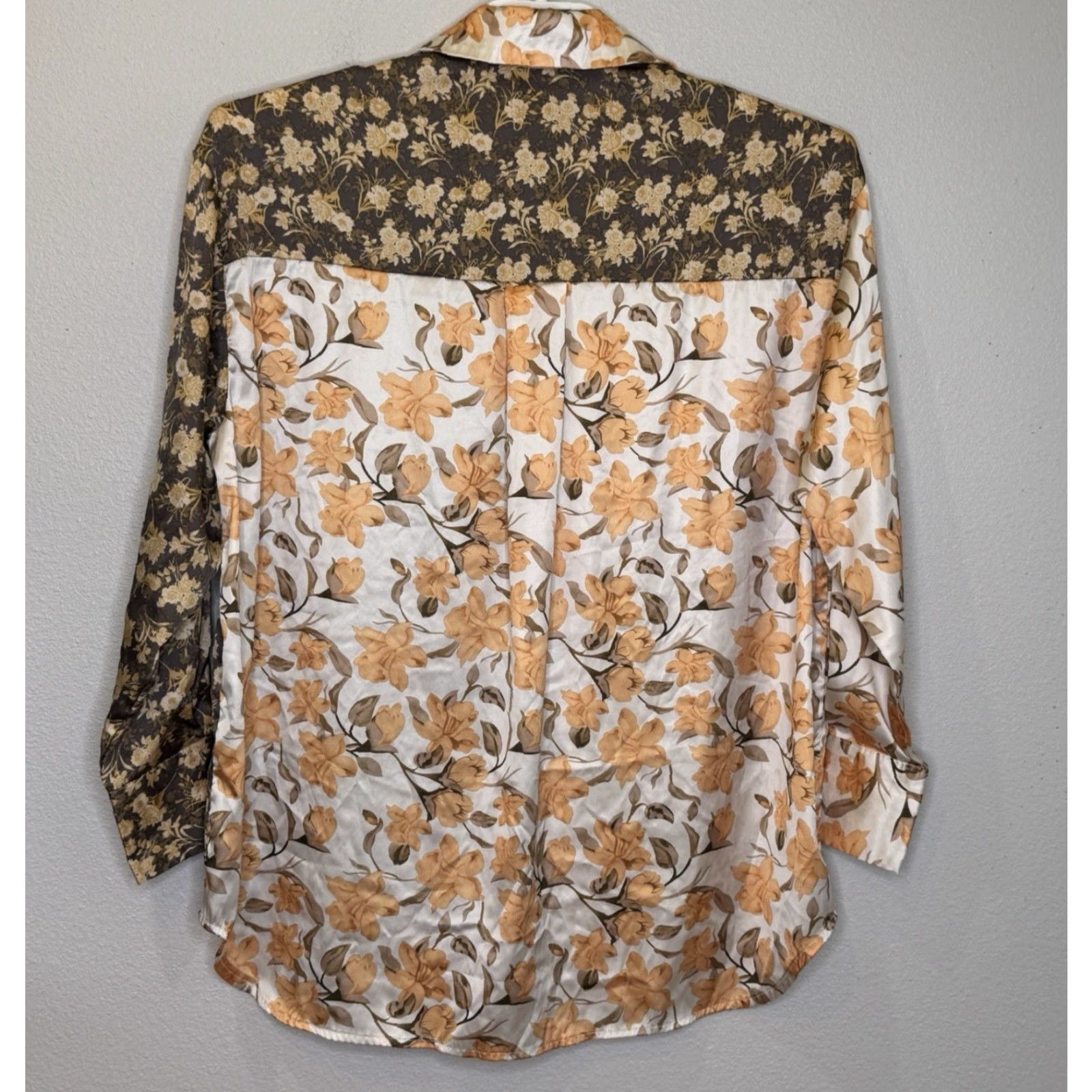 Vintage VINTAGE Entro Button Up Oversized Satin Top Women’s Small Brown Floral Print Long Sleeve Collared Size S / US 4 / IT 40 - 4 Thumbnail