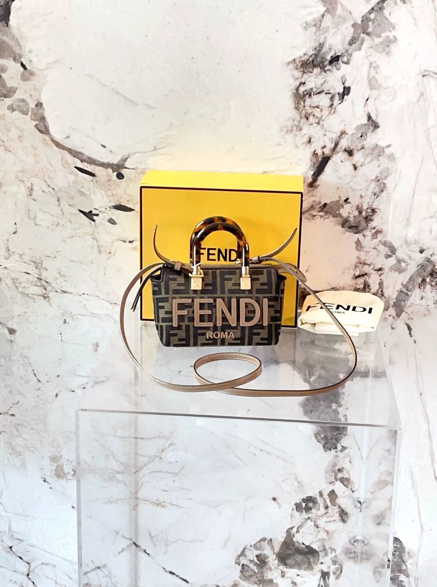 Fendi Pre-loved Bag Very good condition Size ONE SIZE - 1 Thumbnail