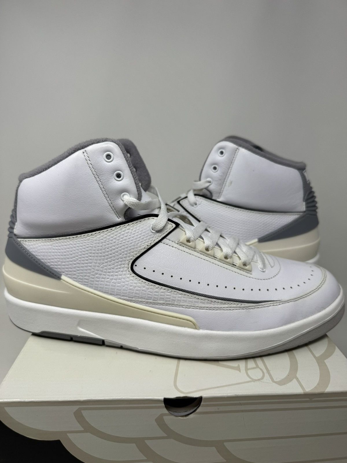 Jordan Brand Nike Air Jordan 2 Retro White Cement Size US 13 / EU 46 - 2 Thumbnail