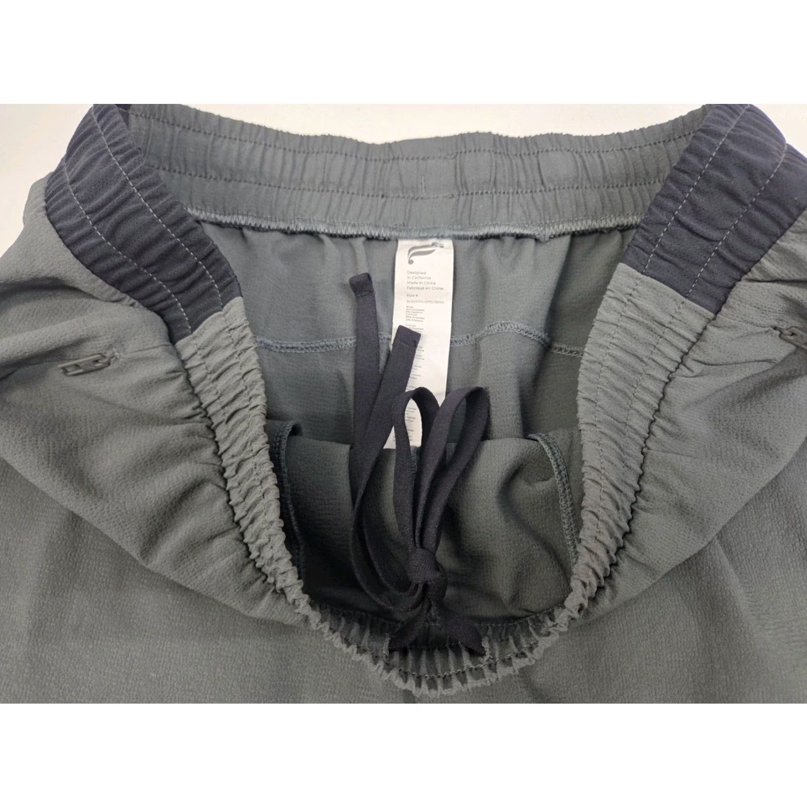 Fabletics Fabletics Men's Shorts Gray/Black Zippered Pockets Drawstring L 32 Inseam 5 Athletic Sport Gym Running Cross Training Size US 33 - 2 Thumbnail