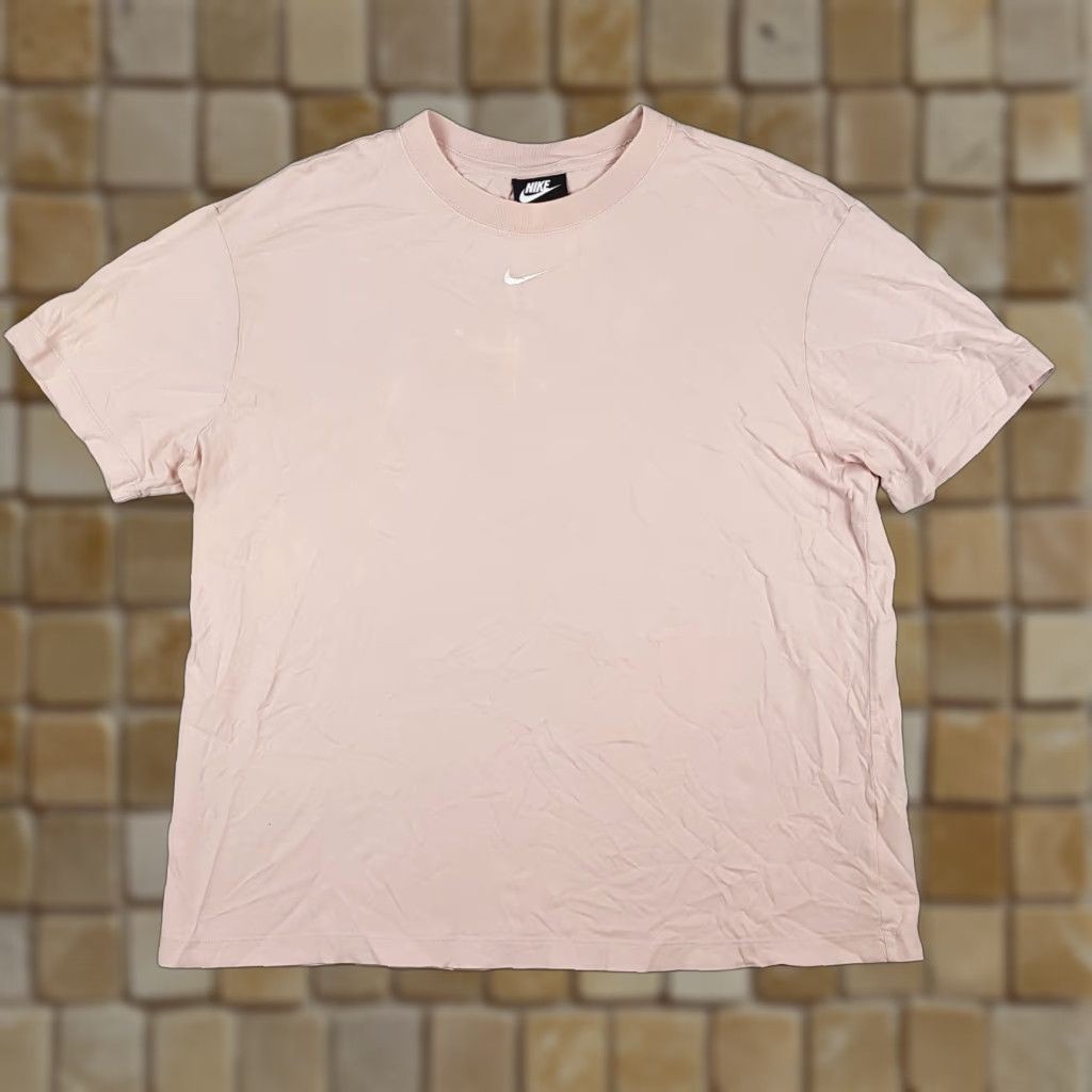 Nike VINTAGE Nike Center Swoosh Logo Pink Essential Tee Men's M Relaxed Retro T Shirt Size US M / EU 48-50 / 2 - 1 Thumbnail
