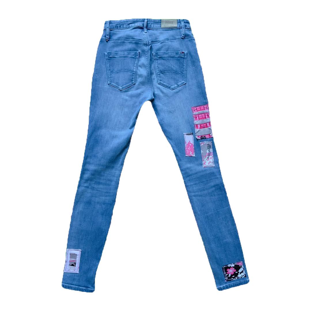 Tommy Hilfiger Upcycled TOMMY HILFIGER "WINDOWS TO JAPAN" Jeans Size 26" / US 2 / IT 38 - 2 Thumbnail