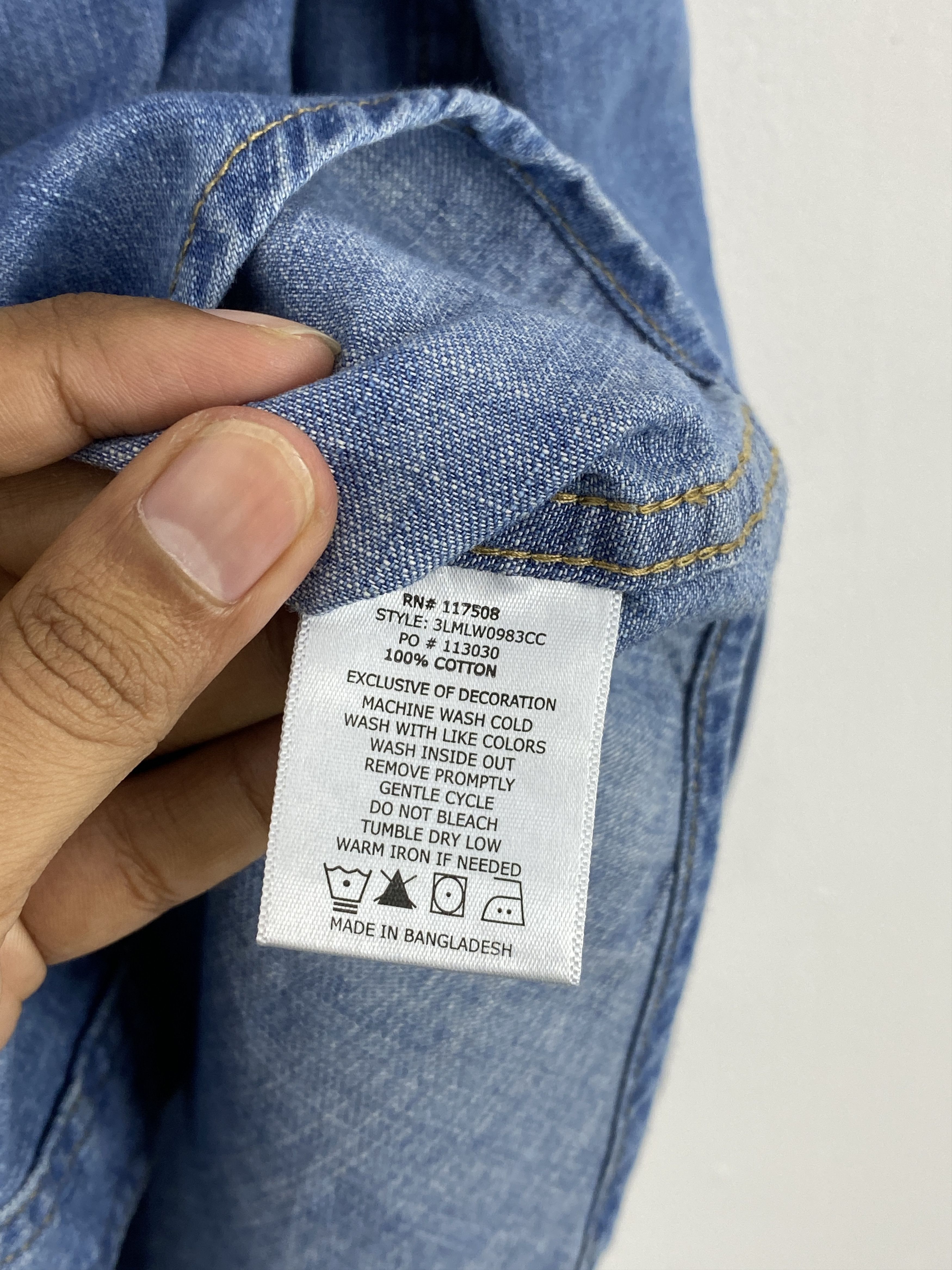 Levi's Vintage Levis Double Pocket Button Up Denim Jacket J1736 Size US S / EU 44-46 / 1 - 7 Thumbnail