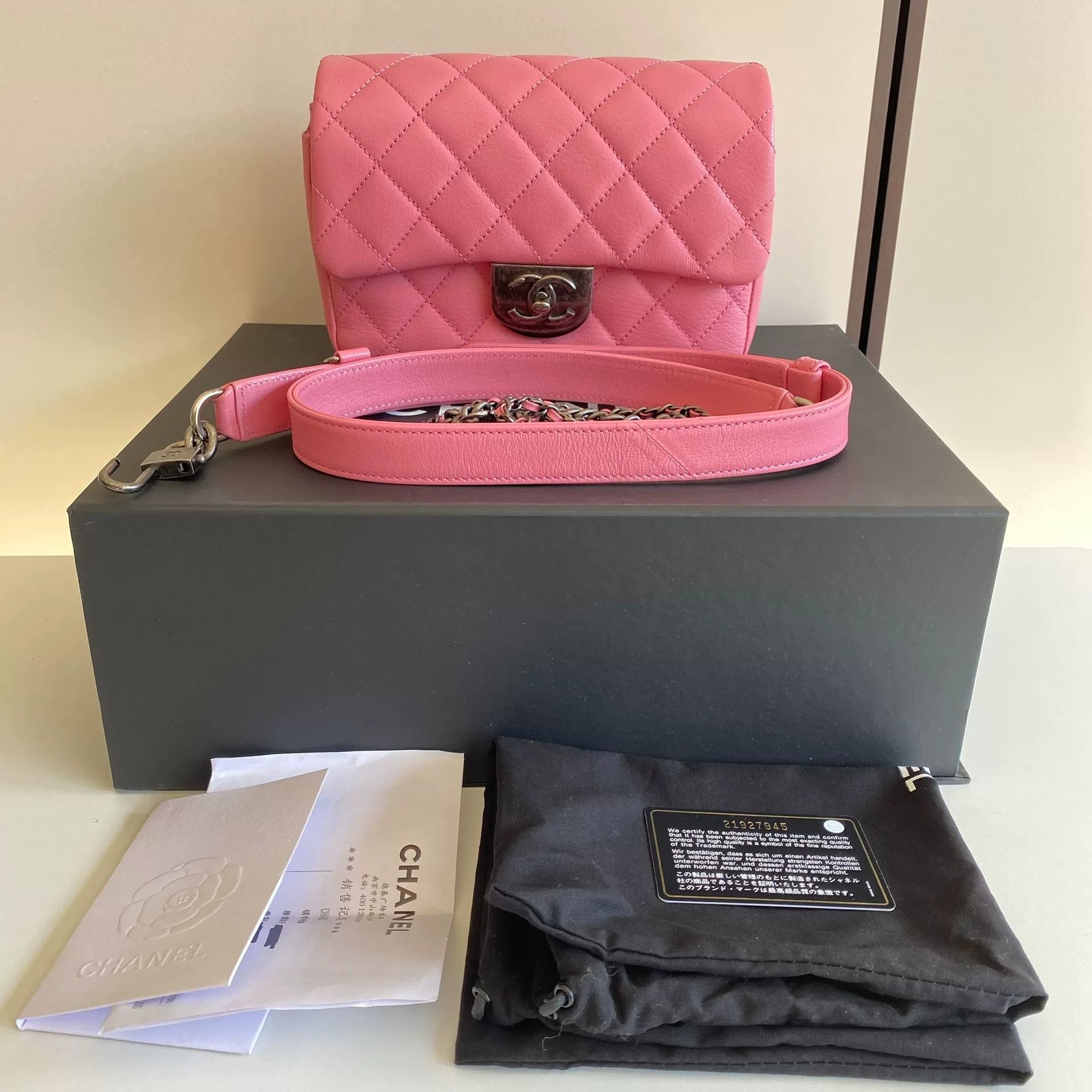 Chanel Pre-loved Bag Very good condition Size ONE SIZE - 1 Thumbnail