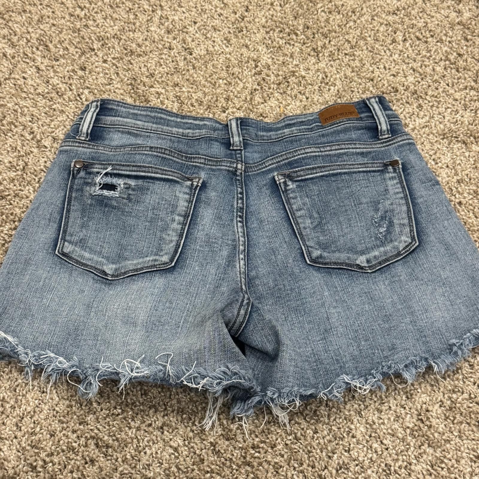 Other Judy Blue Distressed Denim Shorts Medium Size 32" / US 10 / IT 46 - 2 Thumbnail