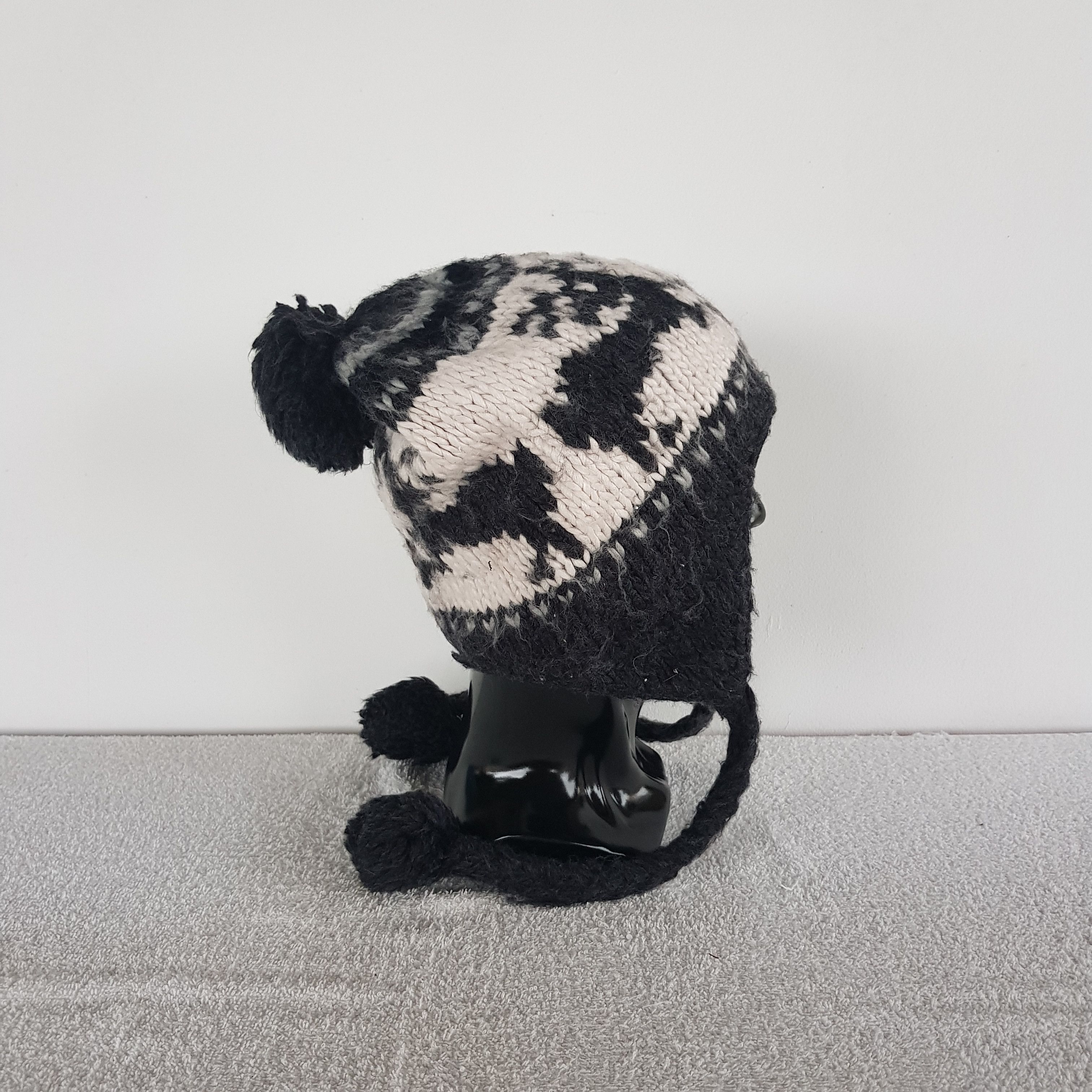 Japanese Brand Vintage 2oz Earflap Beanie Navajo Aztec Snow Caps Hats. Size ONE SIZE - 4 Thumbnail