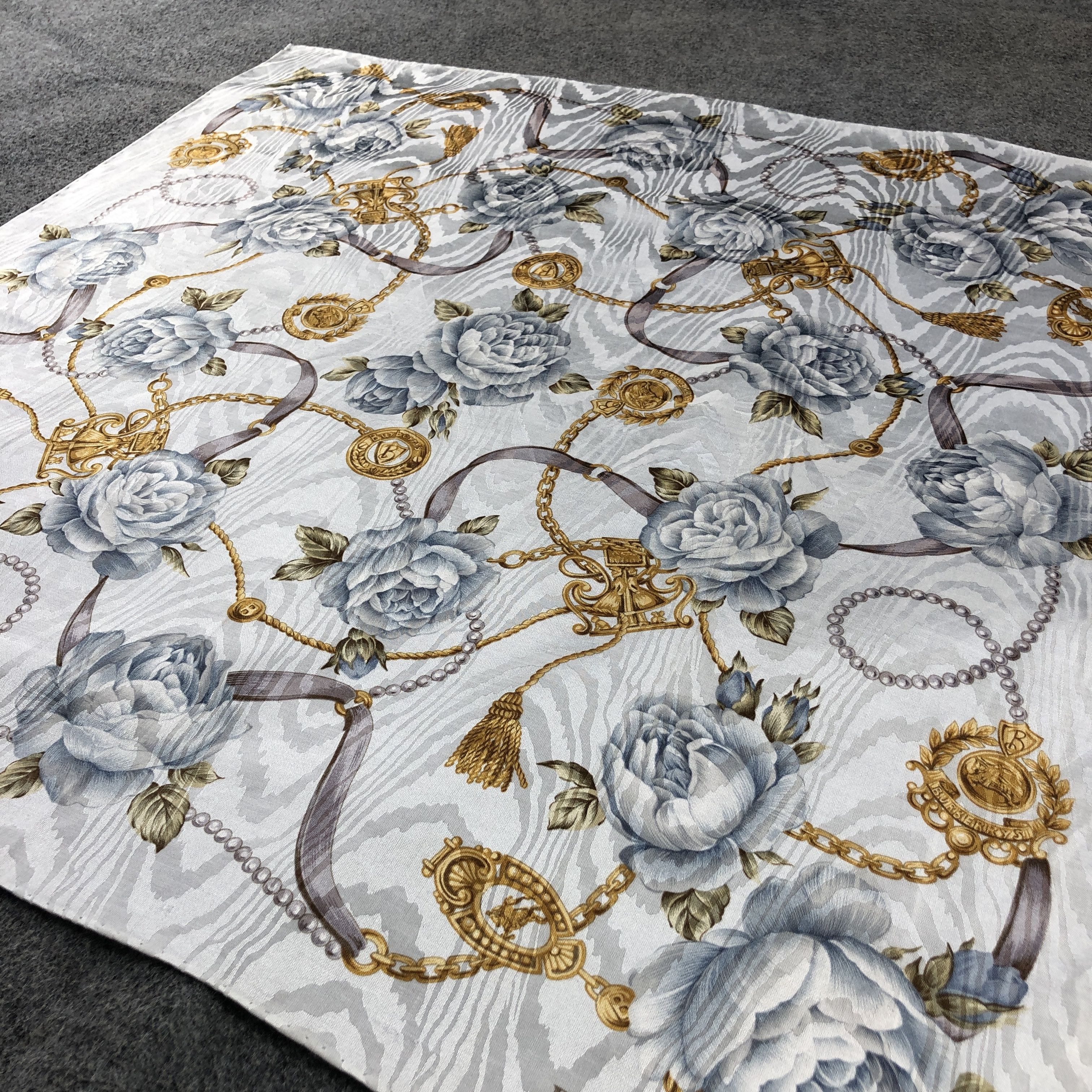 Burberry Burberry Floral Handkerchief Neckerchief Bandana H2730 Size ONE SIZE - 3 Thumbnail