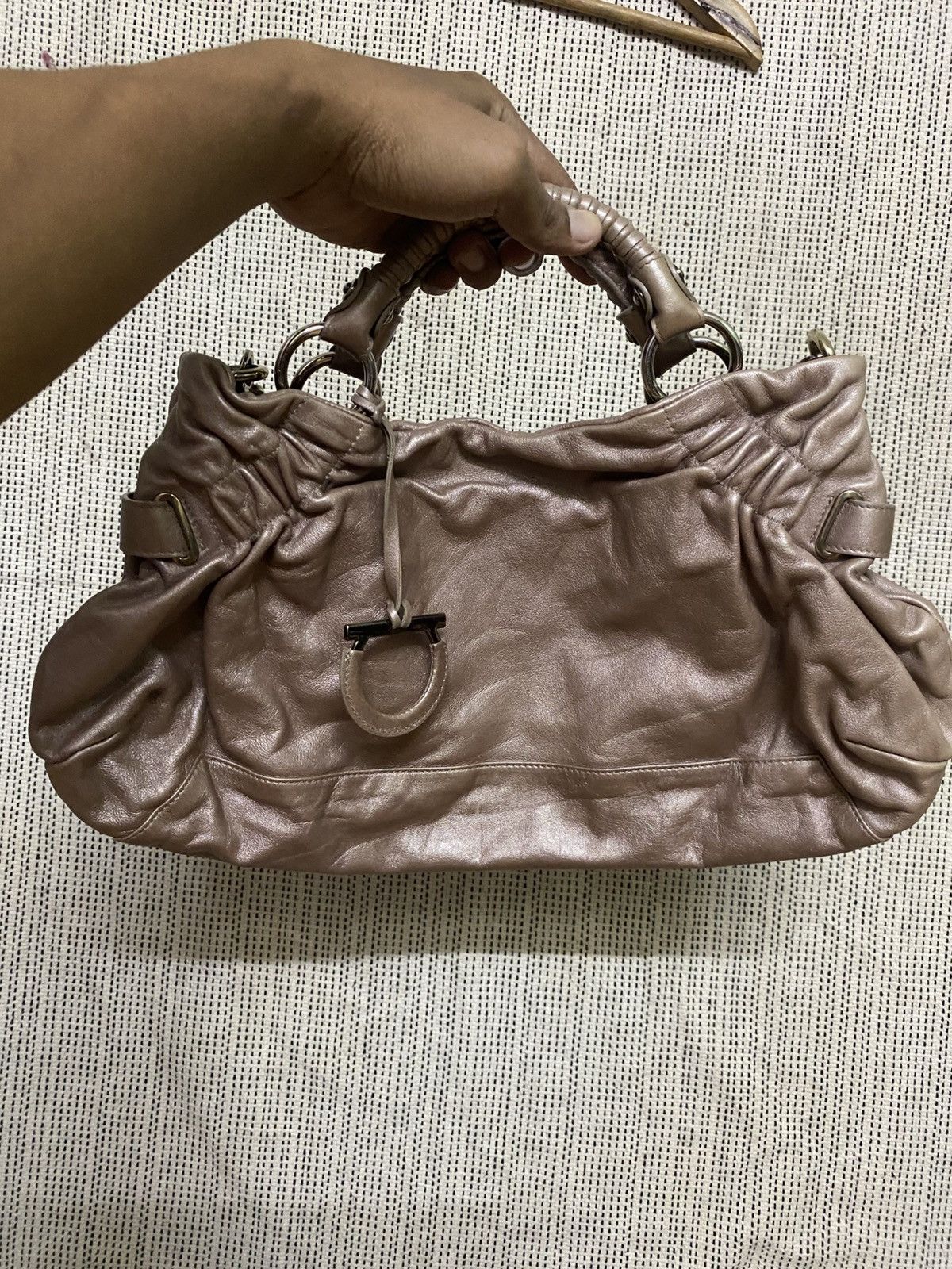 Salvatore Ferragamo Luxury Salvatore Ferragamo Leather Handbag – Iconic Designer Size ONE SIZE - 3 Thumbnail