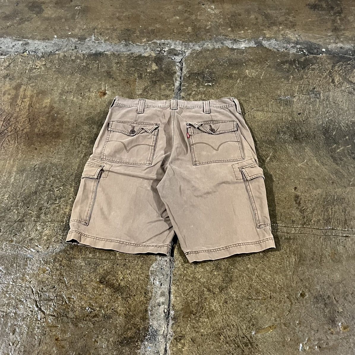 Levi's × Vintage Crazy Y2K Levi's Cargo Shorts Baggy Skater Utility Essential Size US 36 / EU 52 - 1 Thumbnail