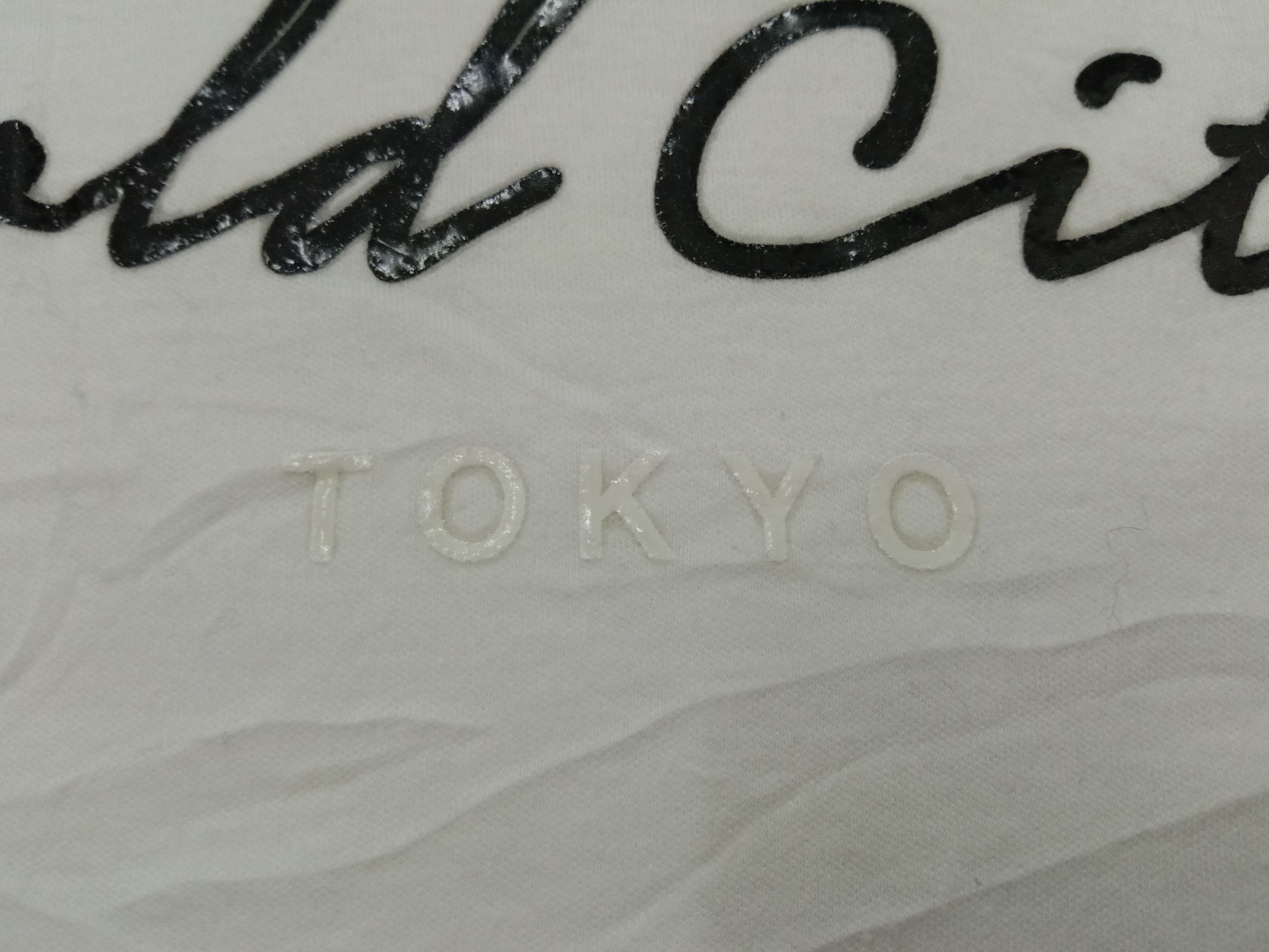 Vanquish Vanquish Gold City Tokyo V-neck Tshirt Size S / US 4 / IT 40 - 3 Thumbnail