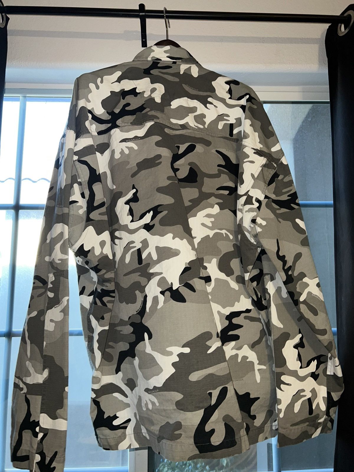 Balenciaga Balenciaga BNWT White Camo Button Up *FINAL DROP* Size US M / EU 48-50 / 2 - 5 Thumbnail