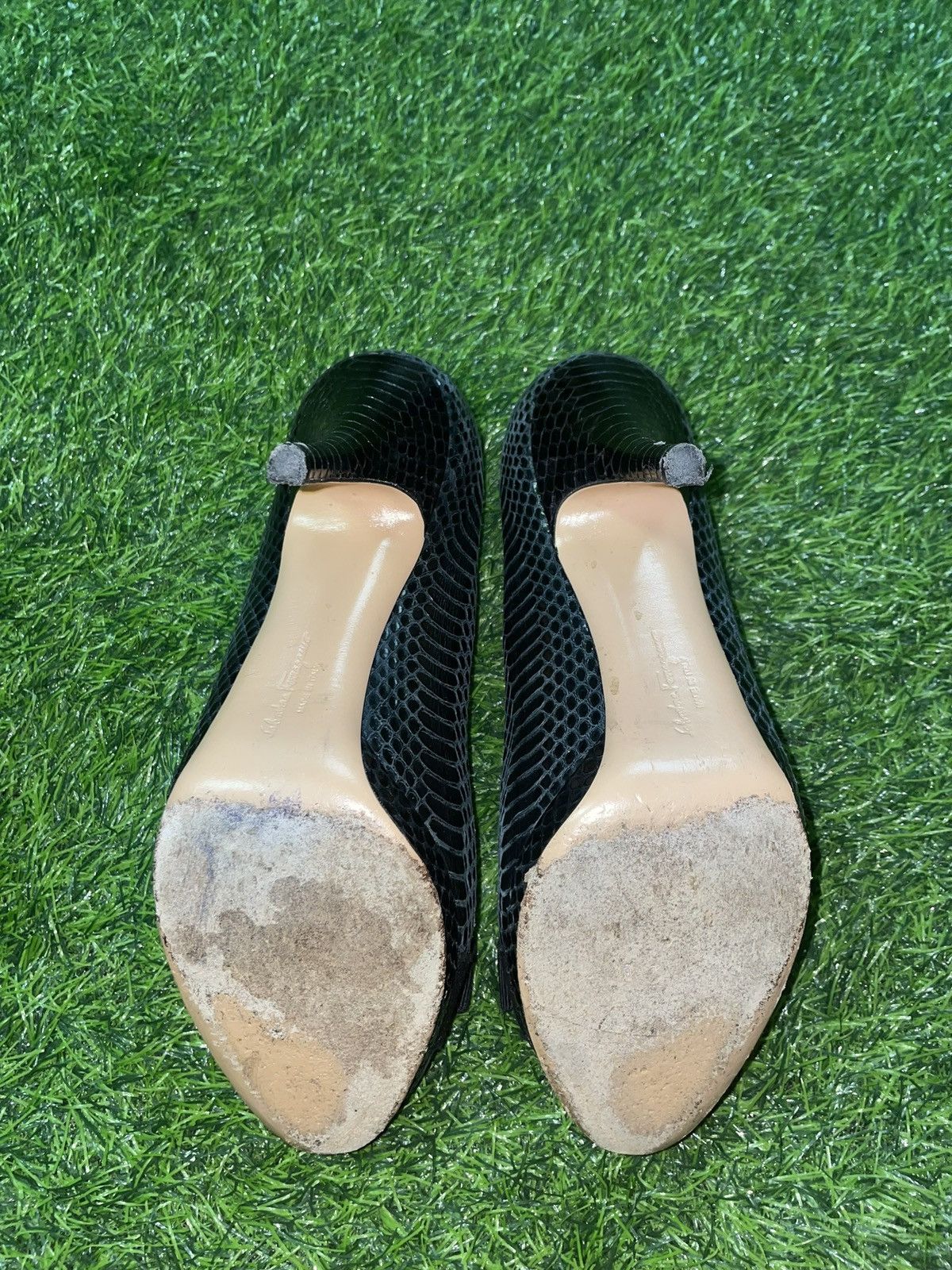 Salvatore Ferragamo Salvatore Ferragamo Black Snakeskin Heels Size 7.5 Size US 7.5 / IT 37.5 - 6 Thumbnail