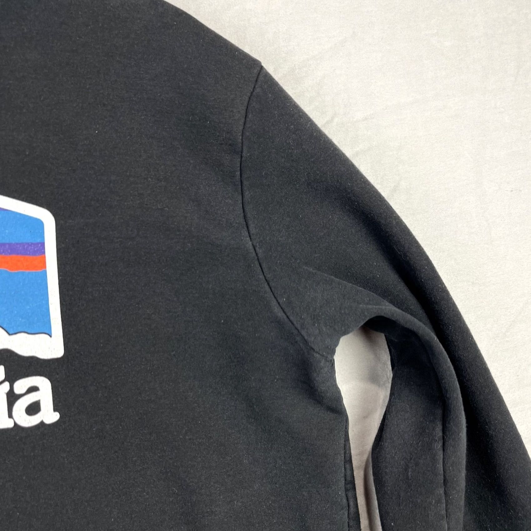 Patagonia Patagonia Hoodie Mens Large Black Uprisal Hoody P-6 Logo Pullover Sweatshirt Regular Fit Graphic Print Sweatshirt Pullover Hooded Fleece Size US L / EU 52-54 / 3 - 6 Thumbnail