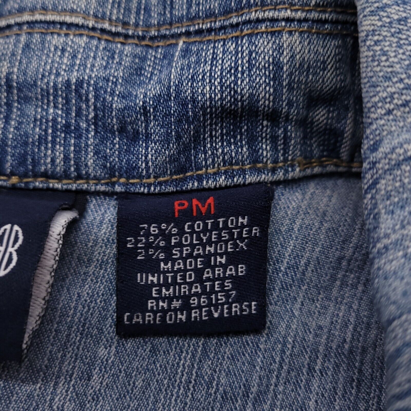 Bill Blass Bill Blass Button Up Denim Jacket Womens Size Petite PM Blue Size M / US 6-8 / IT 42-44 - 4 Thumbnail