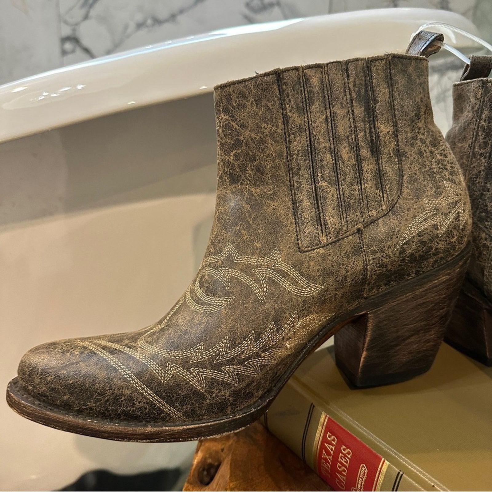 Lucchese Lucchese Brown Distressed Leather Western Boots Womens 9 M Size US 9 / IT 39 - 2 Thumbnail