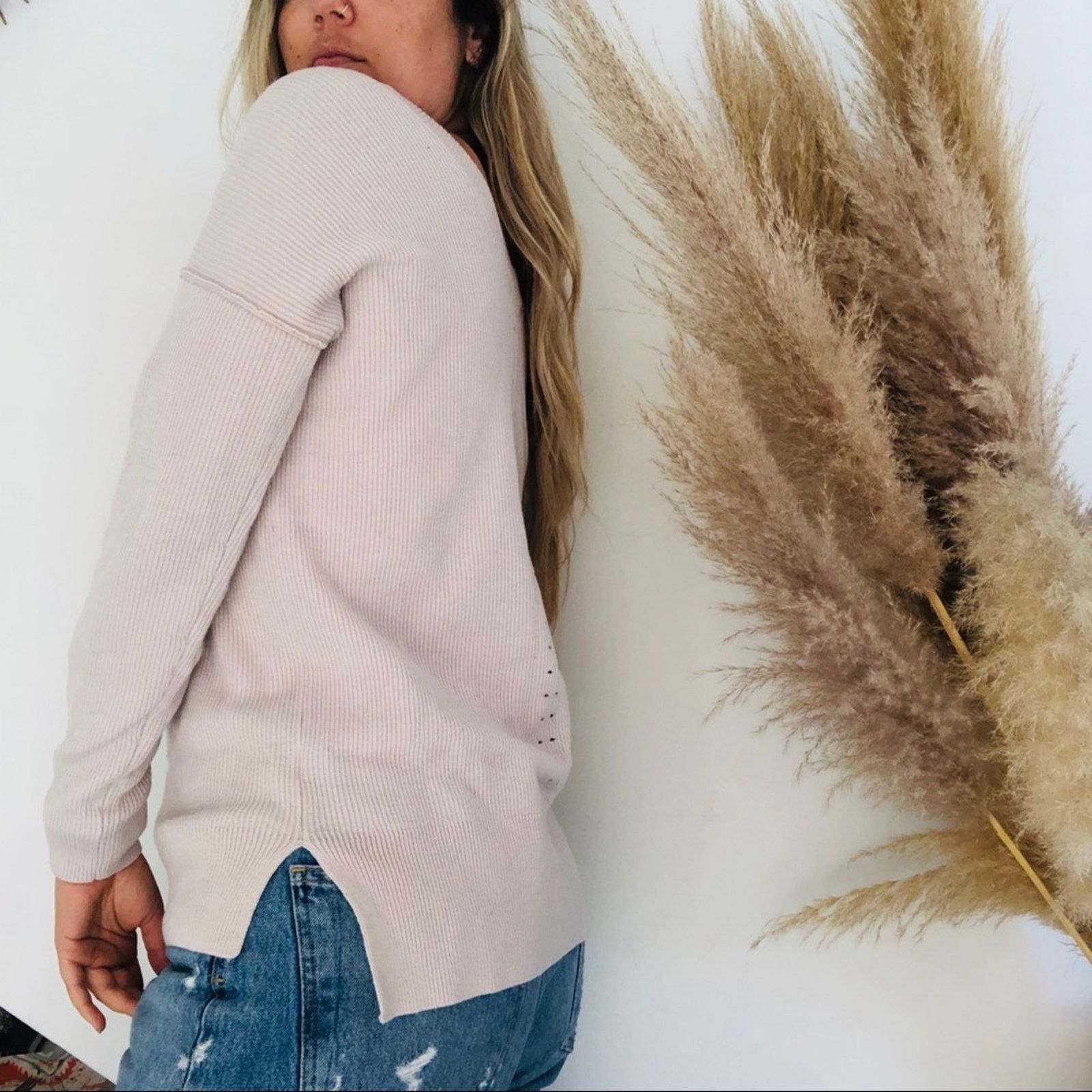 Topshop TOPSHOP Pale Pink Blush VNeck Oversize Slit Pullover Sweater Size XS / US 0-2 / IT 36-38 - 4 Thumbnail