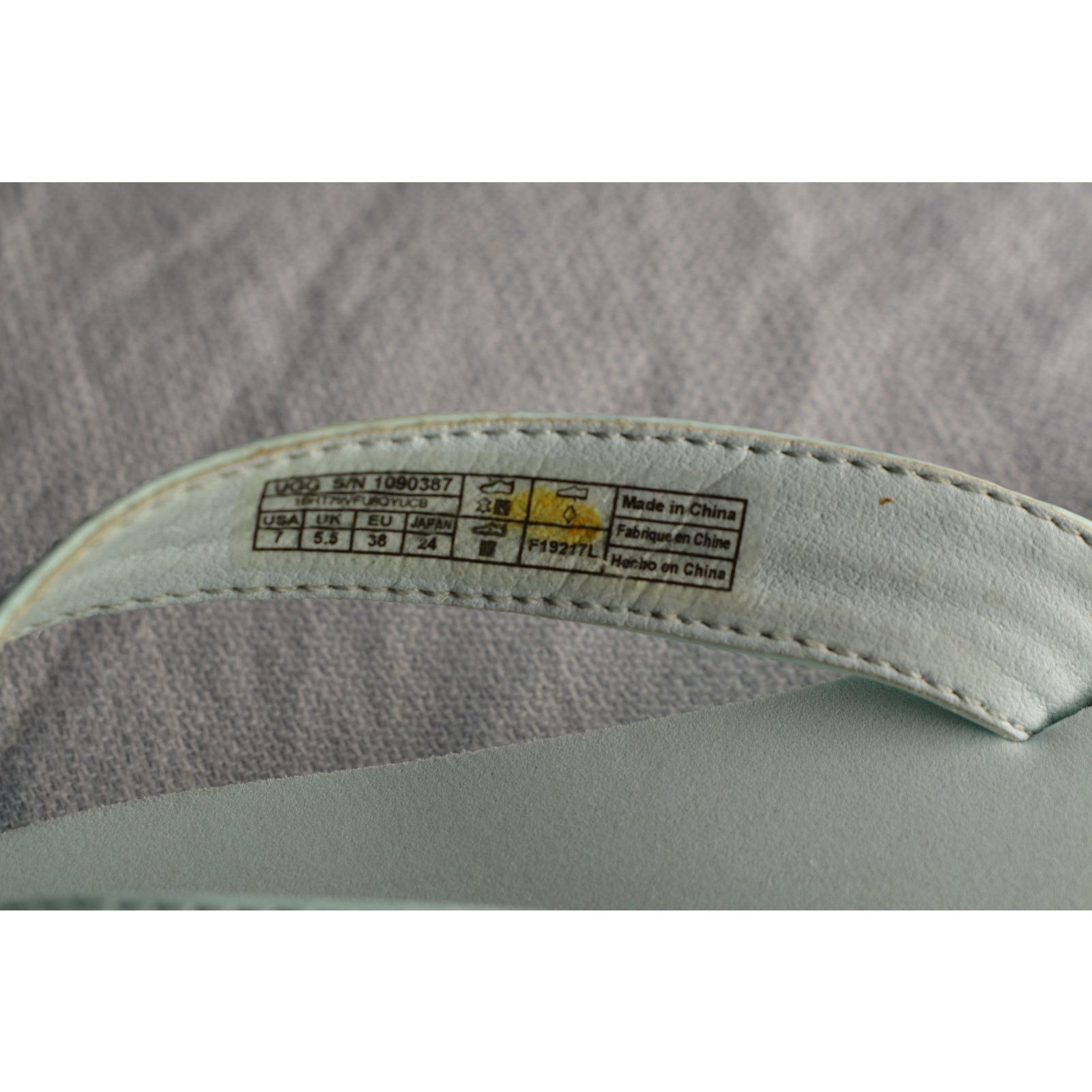 Ugg Ugg Lorrie Suede Thong Flip Flop Size US 7 / IT 37 - 2 Thumbnail