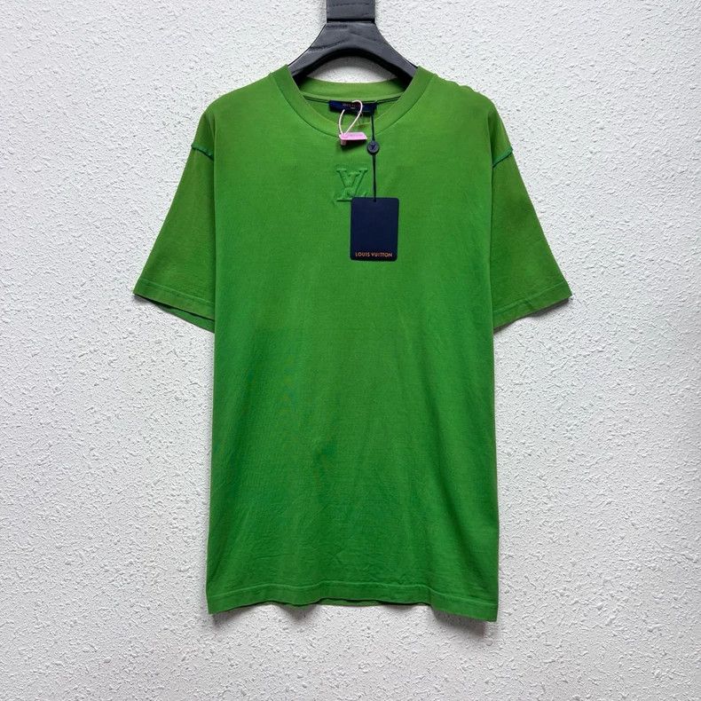 Louis Vuitton Louis Vuitton Embossed LOGO short sleeves Size US L / EU 52-54 / 3 - 1 Thumbnail