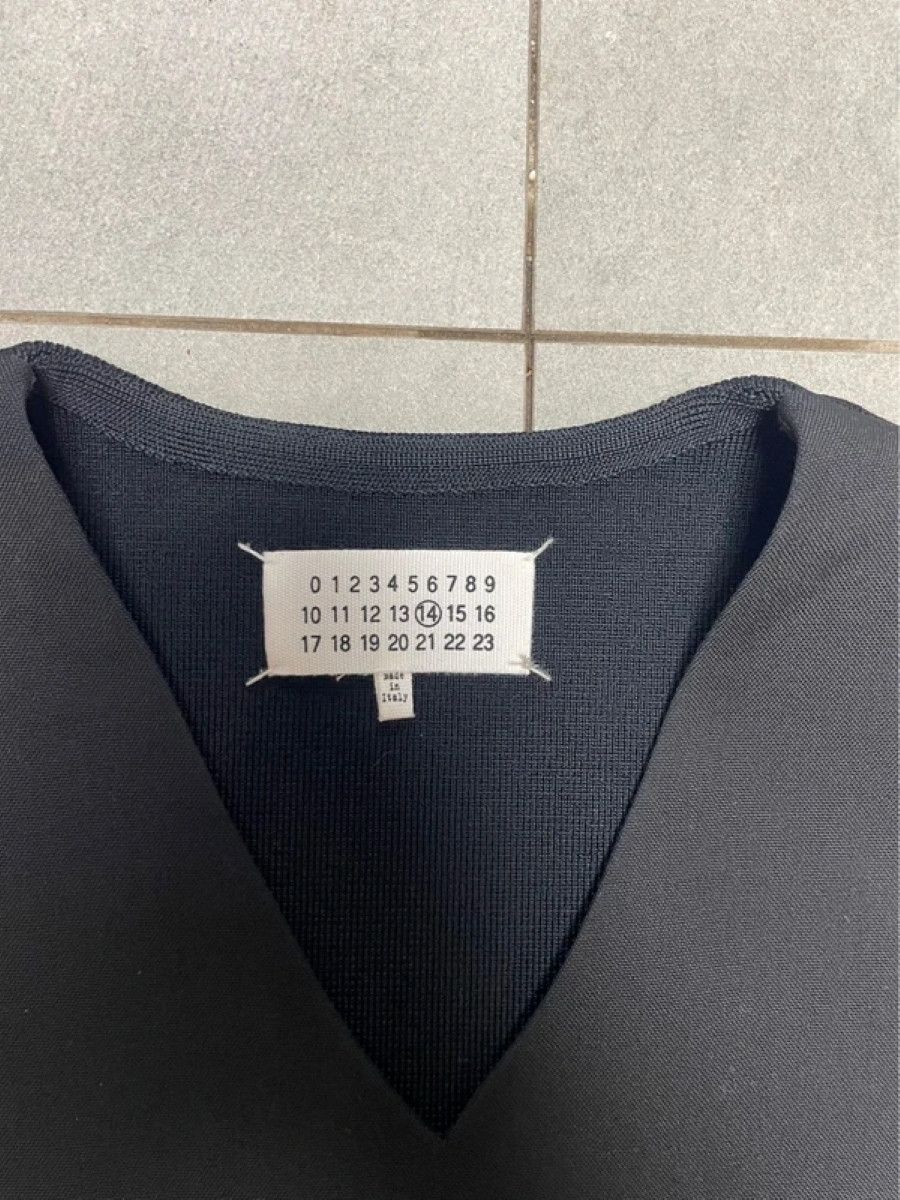 Maison Margiela Maison Margiela Line 14 V-neck Slim-Fit Knit Sleeveless Vest Size US S / EU 44-46 / 1 - 6 Thumbnail