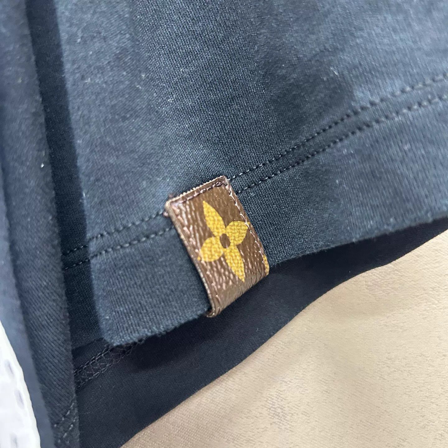 Louis Vuitton LV Mint Chain Lock Print SS L Size L / US 10 / IT 46 - 2 Thumbnail