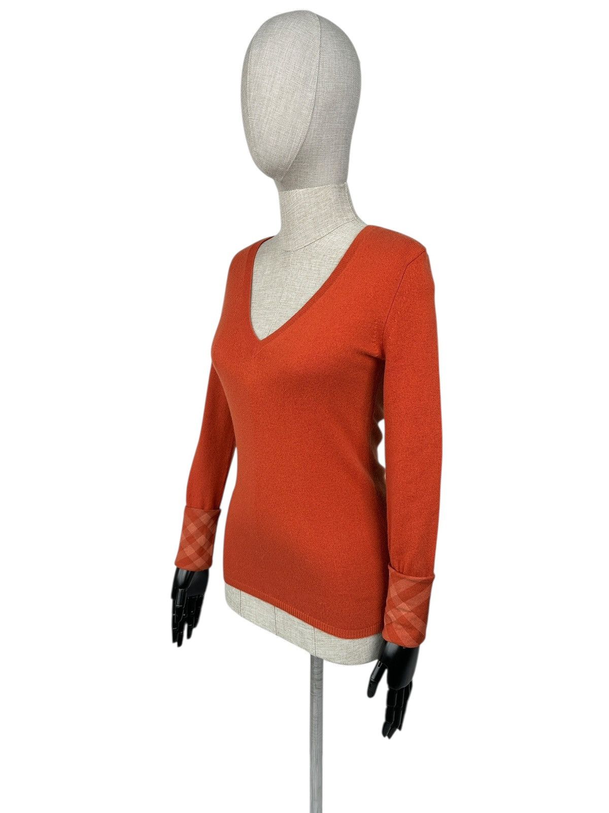 Burberry BURBERRY BRIT 100% Cashmere V-Neck Pulover Sweater Women’s Size XS / US 0-2 / IT 36-38 - 1 Thumbnail