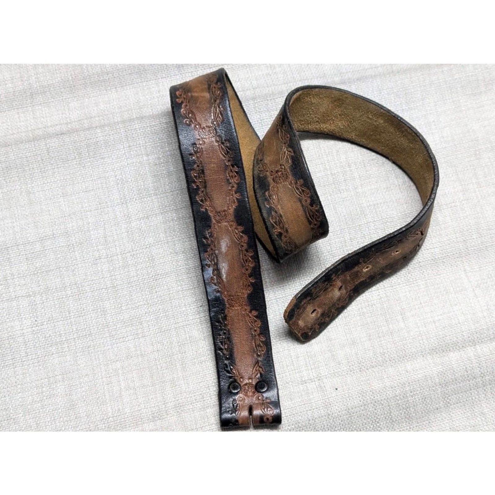 Vintage VINTAGE western belt belt Unisex Adults 28 brown tooled handcrafted 28 leather floral geometric Hippie Southwestern Boho 1970s Mens Women? Size 28 - 4 Thumbnail