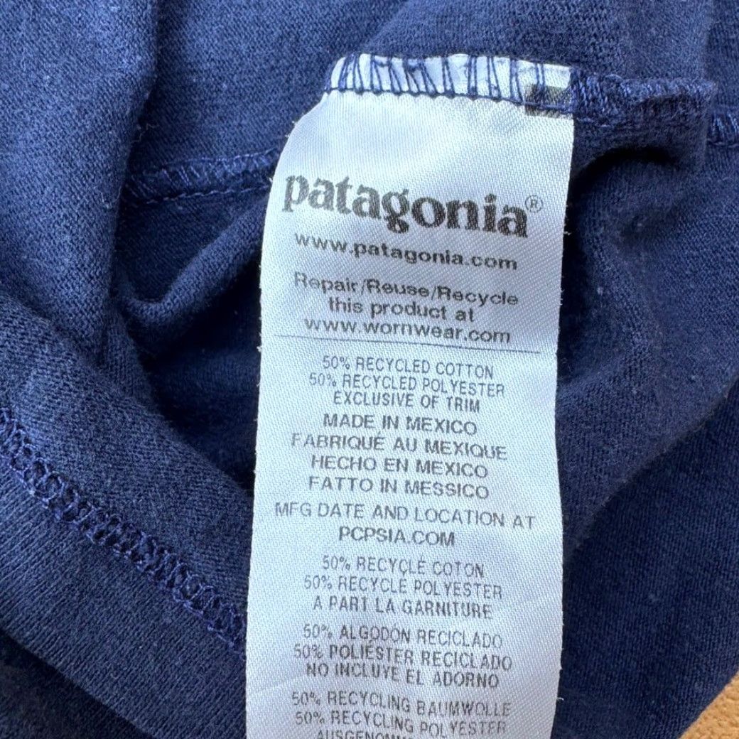 Patagonia VINTAGE Patagonia Line Logo Ridge Stripe Organic Pocket T-Shirt Navy Blue Small Mens Size US S / EU 44-46 / 1 - 6 Thumbnail