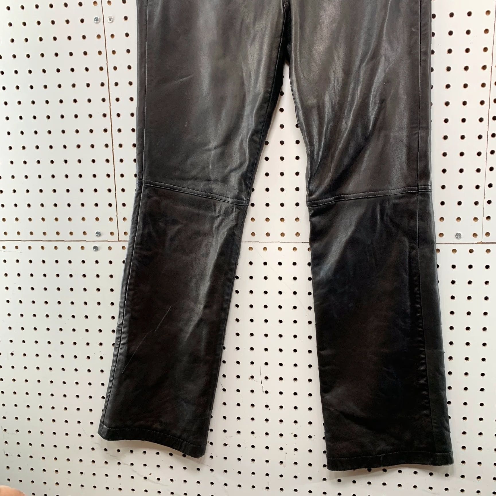 DKNY VINTAGE DKNY Low Rise Leather Pants Womens Size 10 Black 30x31.5 DKNY Pants Women Leather Vintage 10 Black 30x31.5 Size 32" / US 10 / IT 46 - 5 Thumbnail