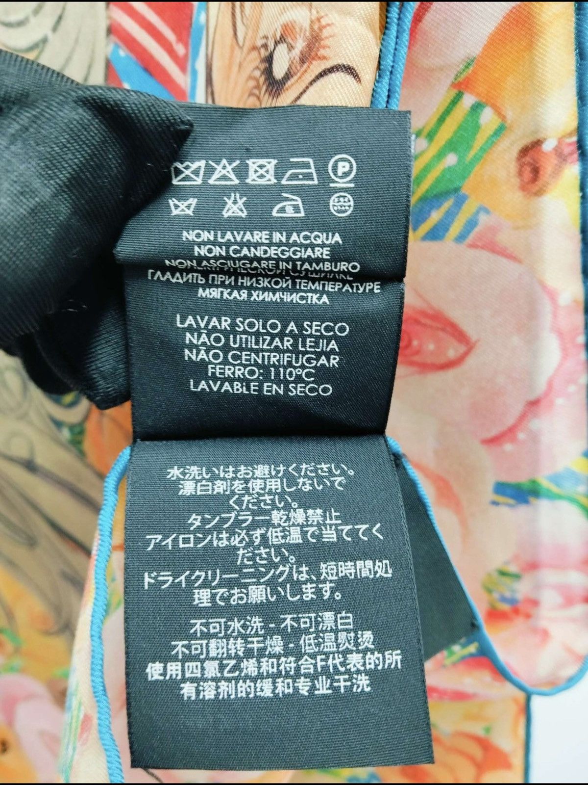 Gucci Rare Gucci x Chikae Ide Manga Soul Silk Scarf Size ONE SIZE - 9 Thumbnail