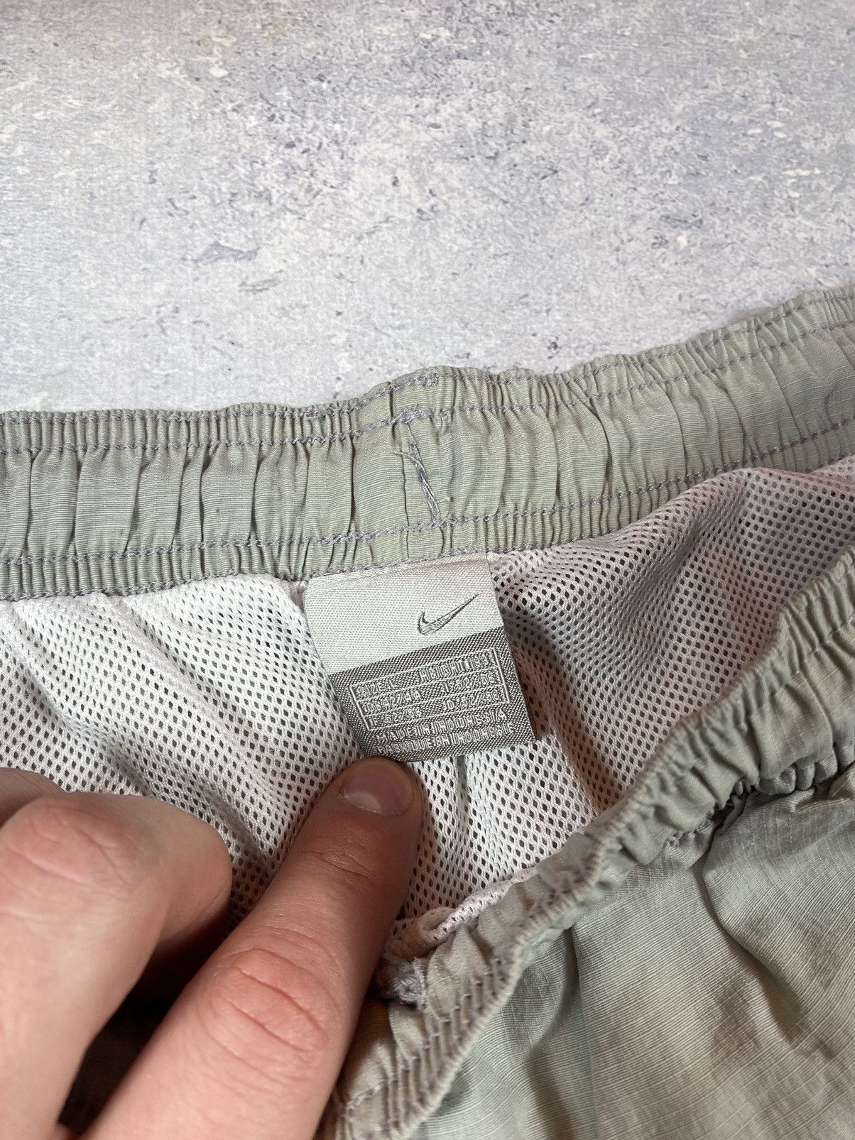 Nike × Vintage Vintage Nike Men’s Grey Shorts With Mini Logo Size Large Size US 34 / EU 50 - 8 Thumbnail