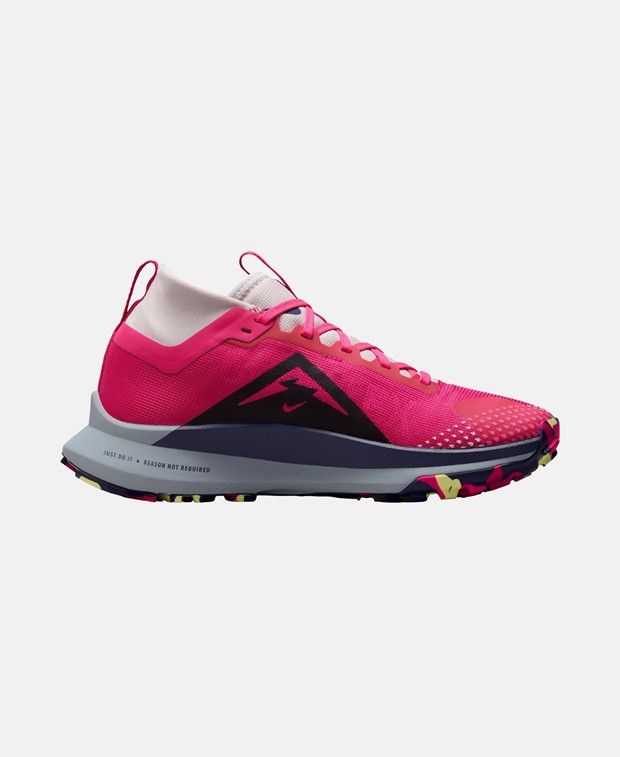 Nike Pegasus Trail 4 Gore-Tex Running Shoes in Black, Women's (Size 5.5)