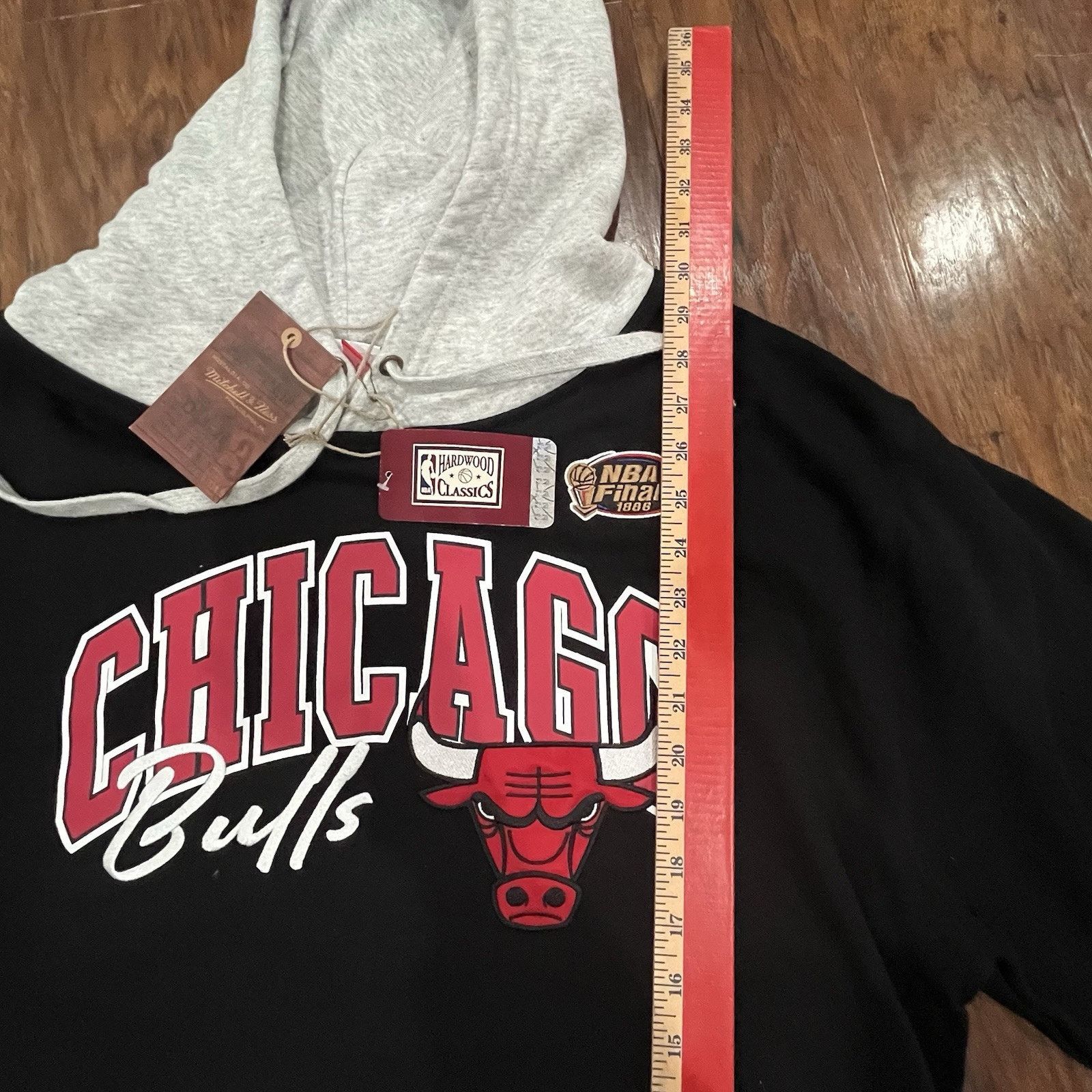Mitchell & Ness MITCHELL & NESS NBA CHICAGO BULLS FINALS SWEATSHIRT SIZE XL Size US XL / EU 56 / 4 - 4 Thumbnail