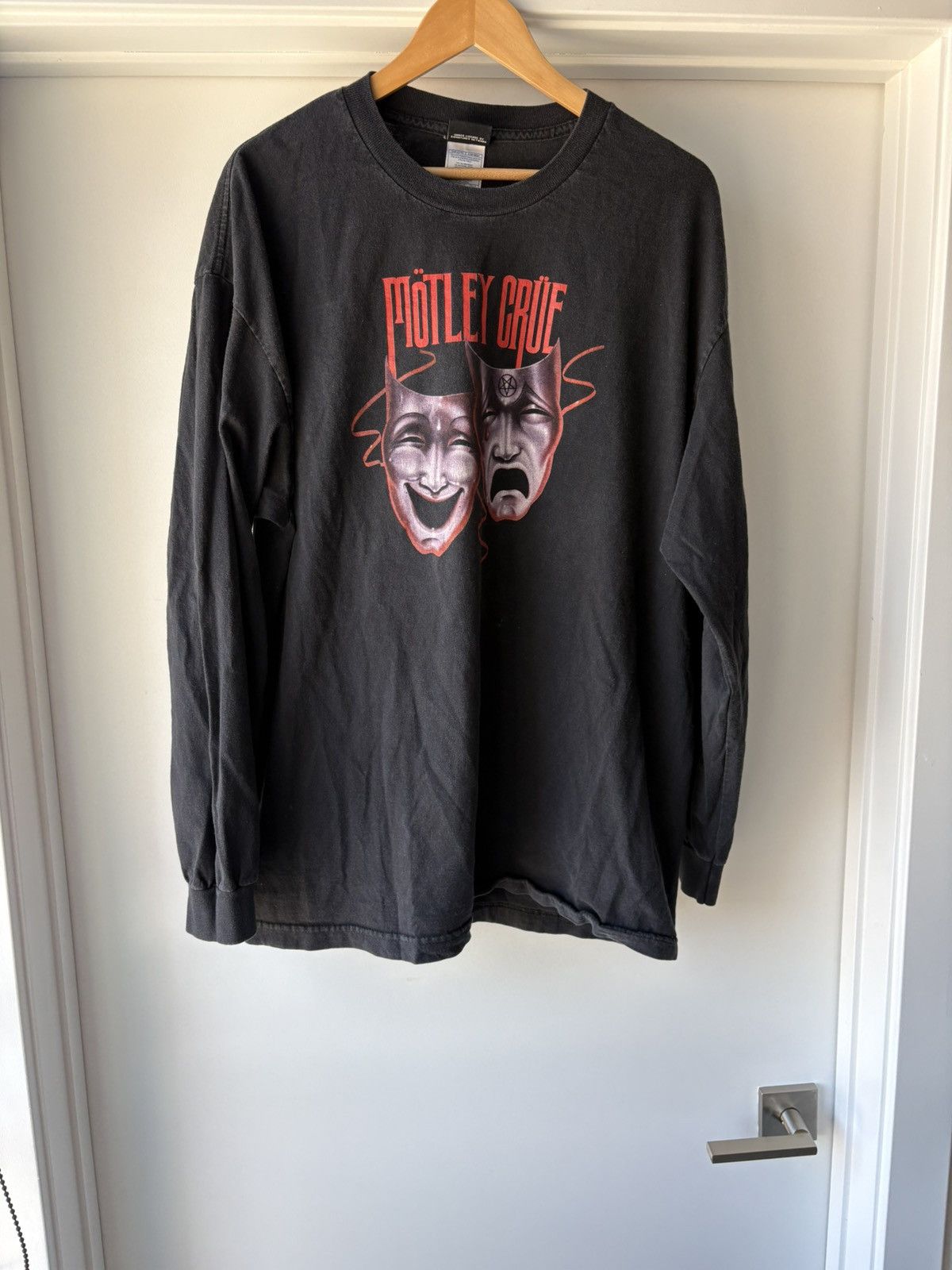 Vintage Vintage Motley Crue Theatre Of Pain Longsleeve Size US XL / EU 56 / 4 - 1 Thumbnail