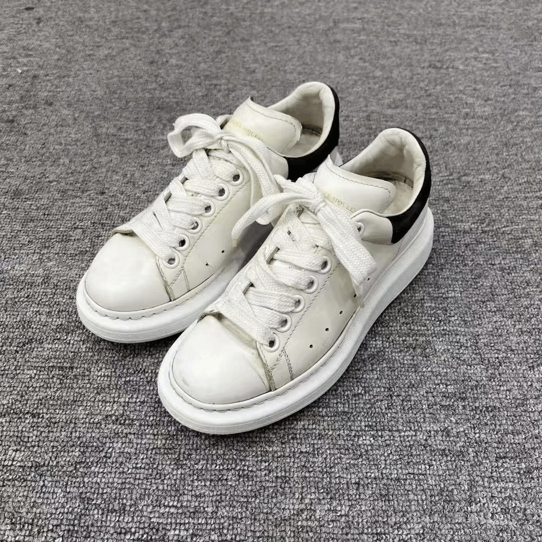 Alexander McQueen Alexander McQueen White Black Tail Sneakers Size US 5 / IT 35 - 1 Thumbnail