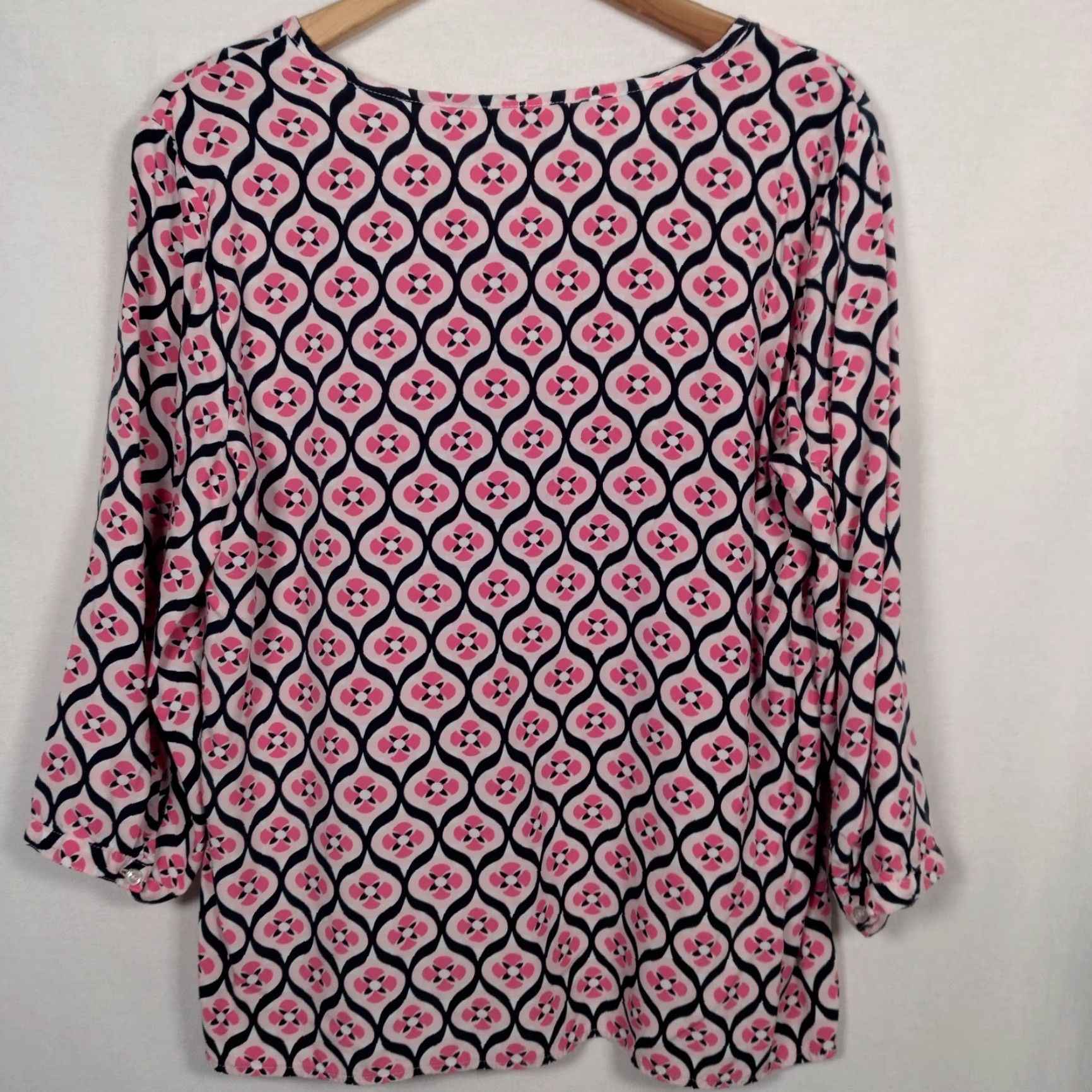 Talbots Talbots Women's Blouse M Pink Blue Floral Lattice V-Neck Lightweight Rayon Spring Casual Size M / US 6-8 / IT 42-44 - 2 Thumbnail