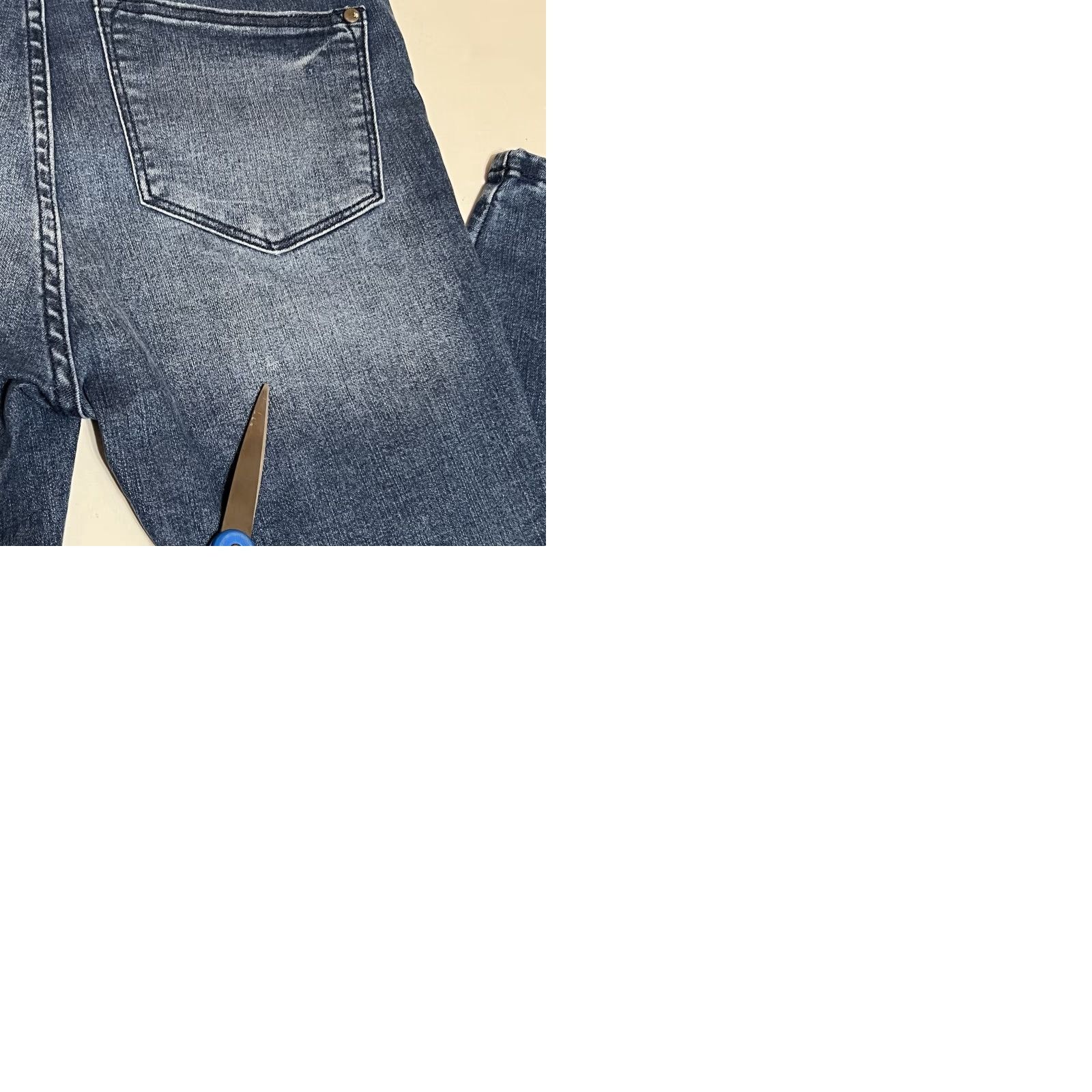 Vintage Judy Blue Jeans Womens Skinny High Rise 28x29 Blue Denim Stretch Pocket Zip Button Logo Slim Regular 5/27 29in Inseam Size 28" / US 6 / IT 42 - 9 Thumbnail