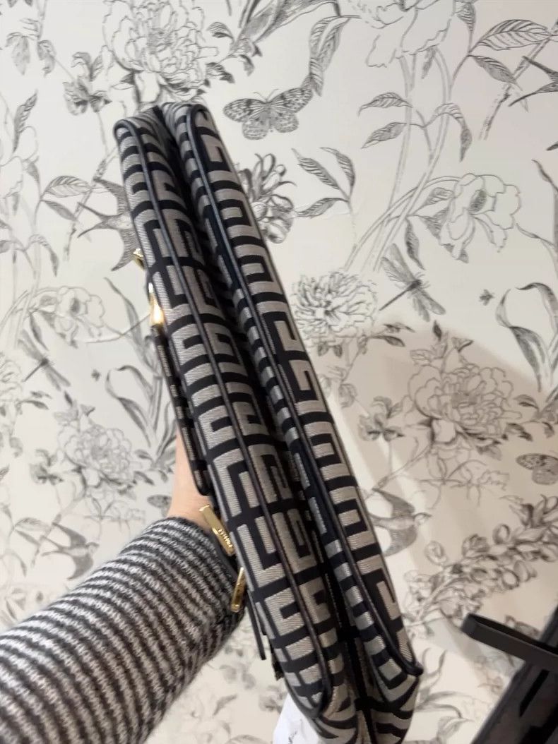 Givenchy Givenchy Crossbody Bag Size ONE SIZE - 9 Thumbnail
