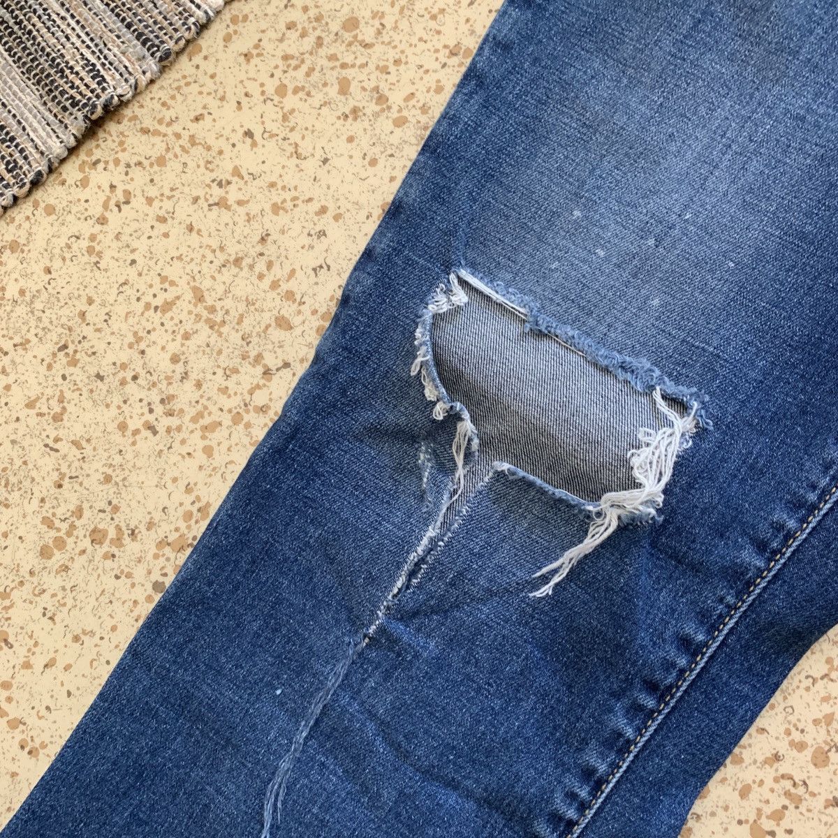 Armani Exchange AX Armani Exchange Boot Cut Flared Distressed Jeans Hype Size 31" - 7 Thumbnail